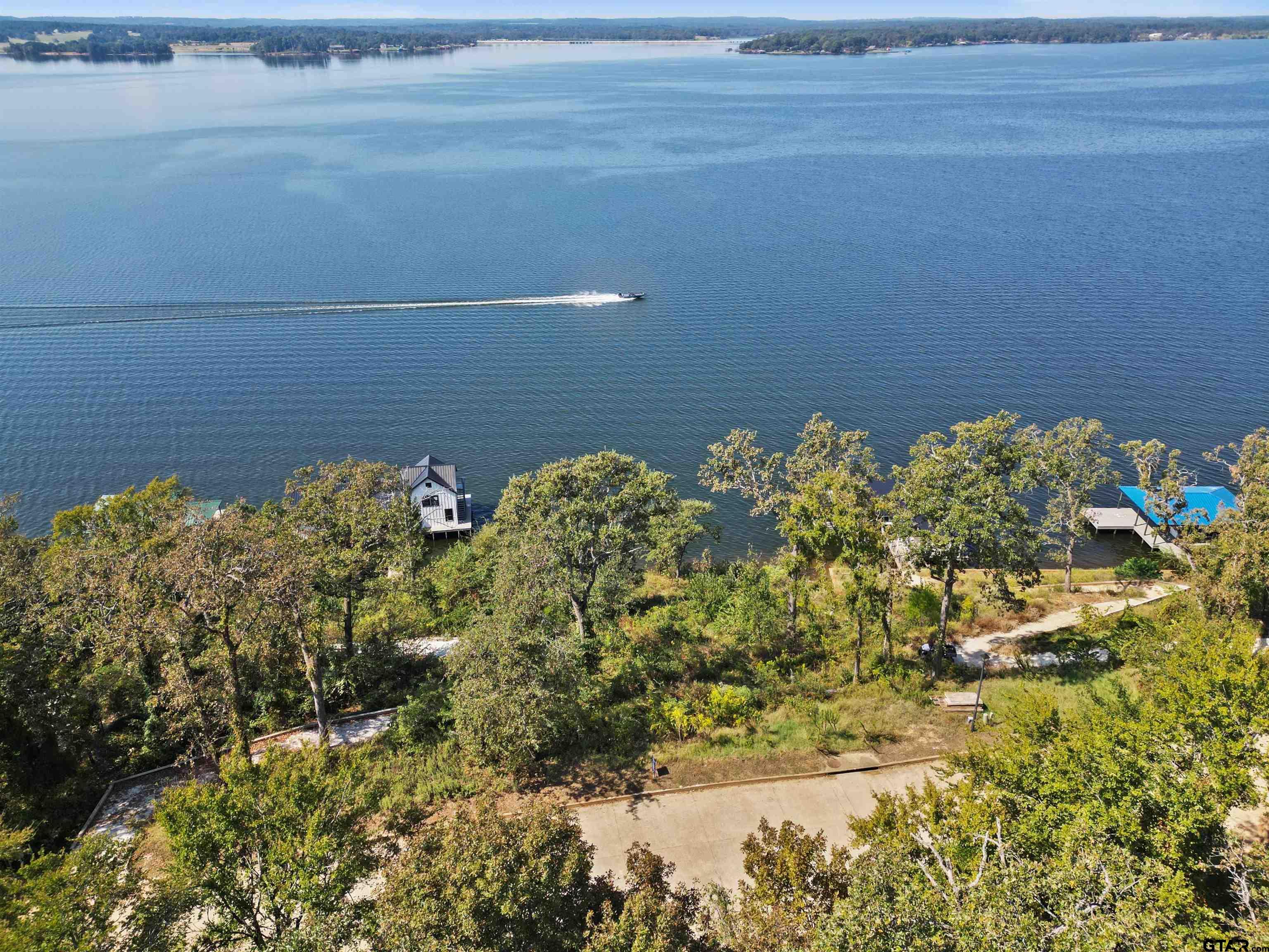 143 N Lake Bluff Dr