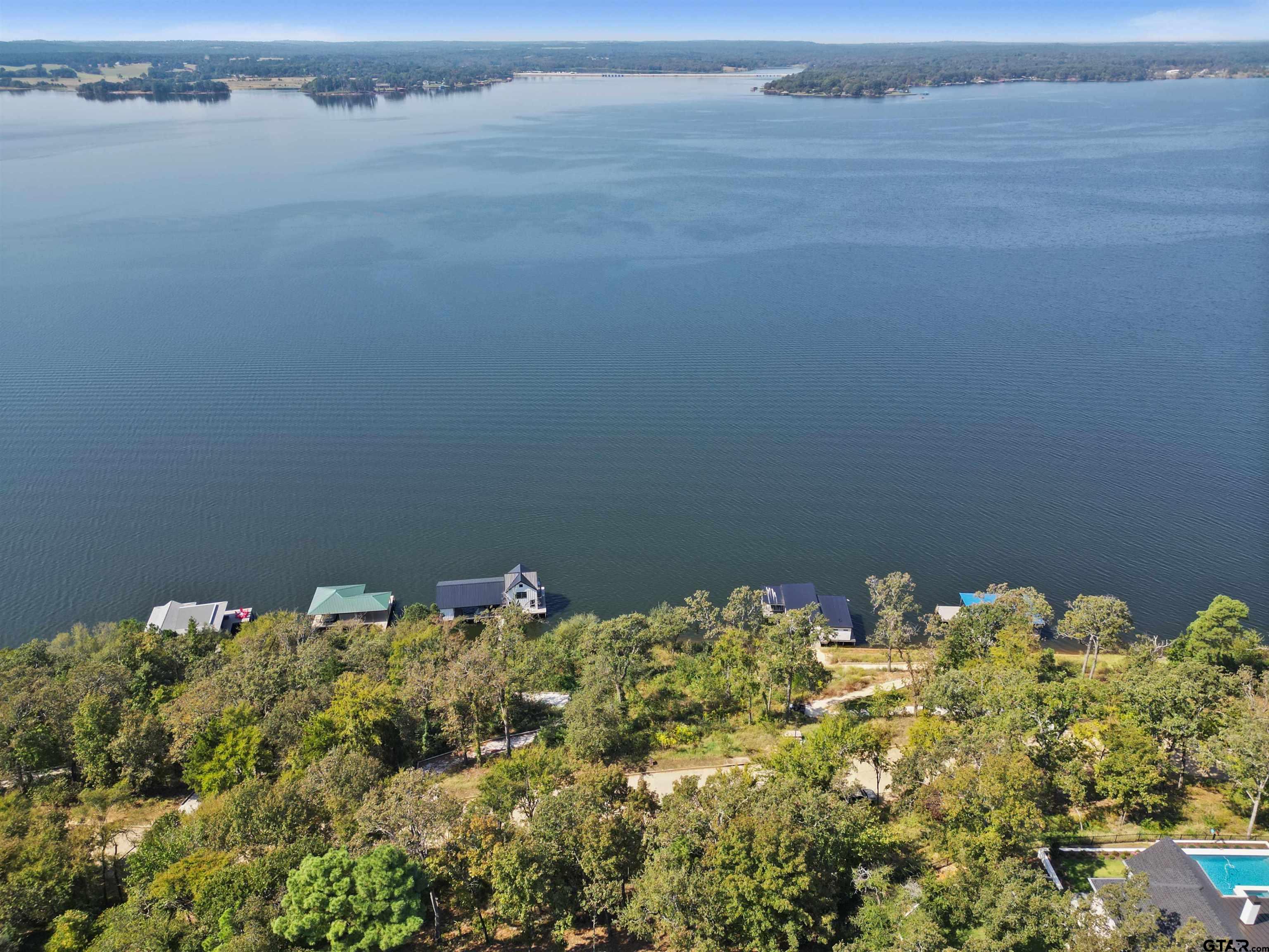 143 N Lake Bluff Dr