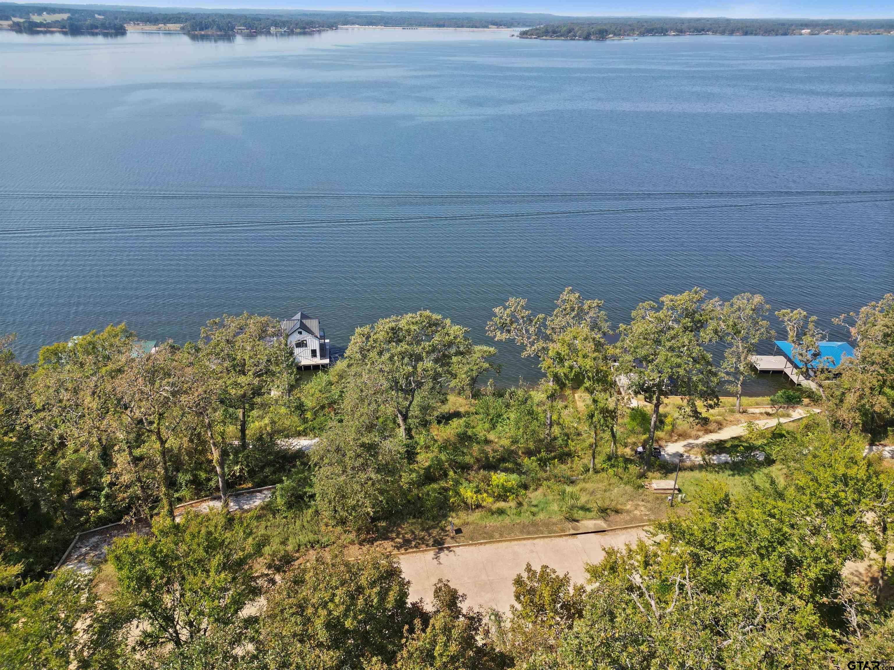 143 N Lake Bluff Dr