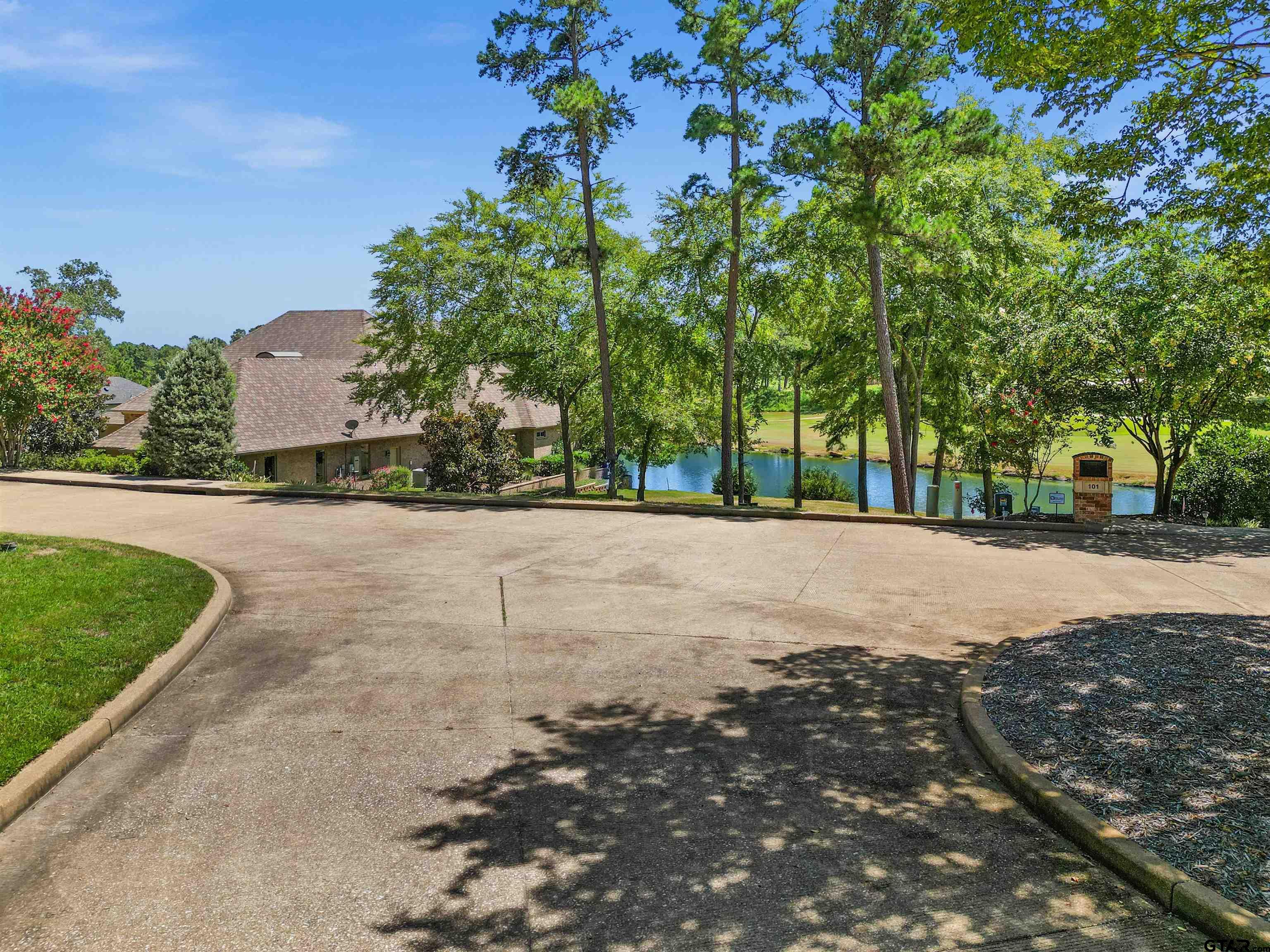 114 Carltons Way