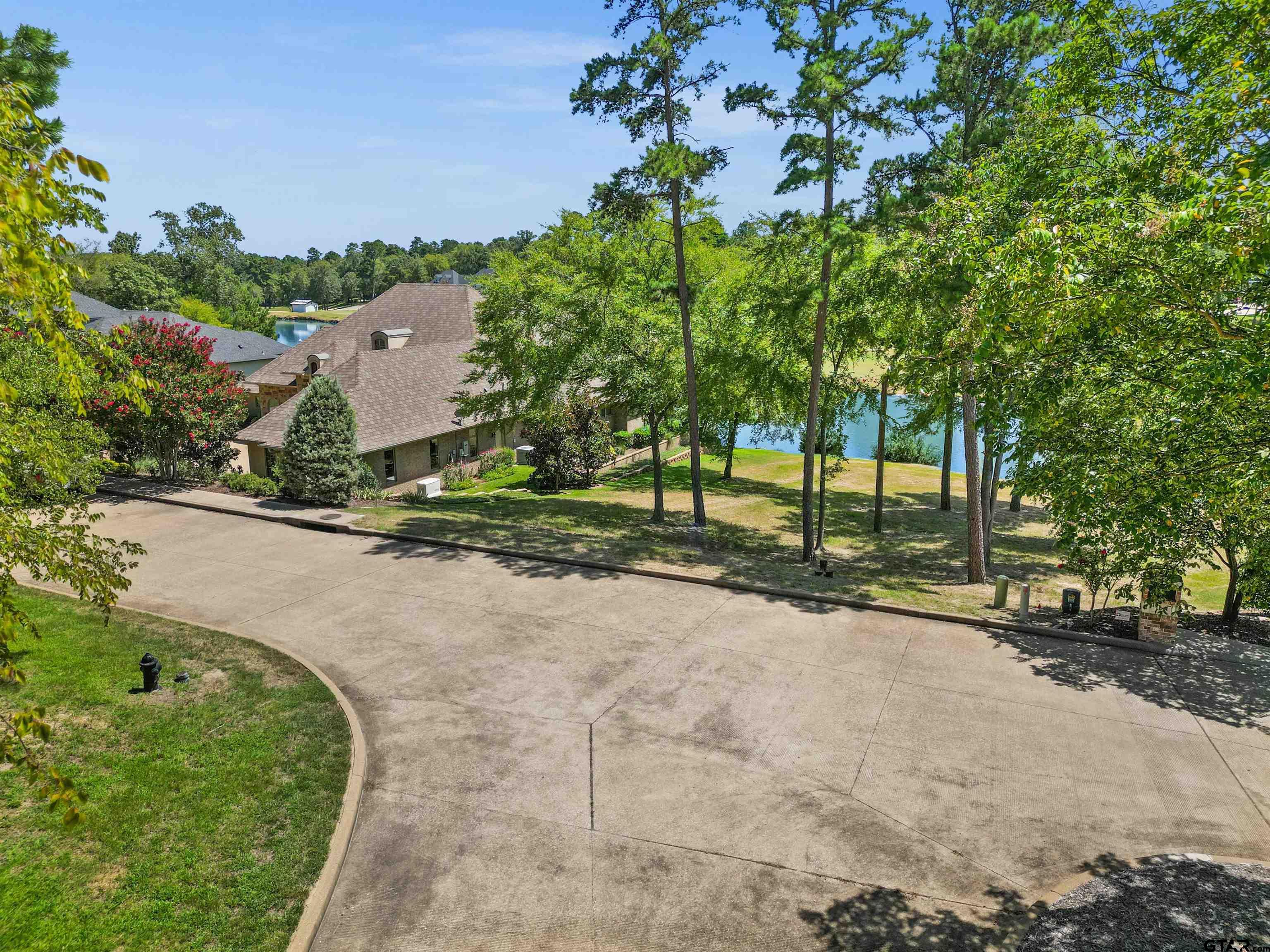 114 Carltons Way