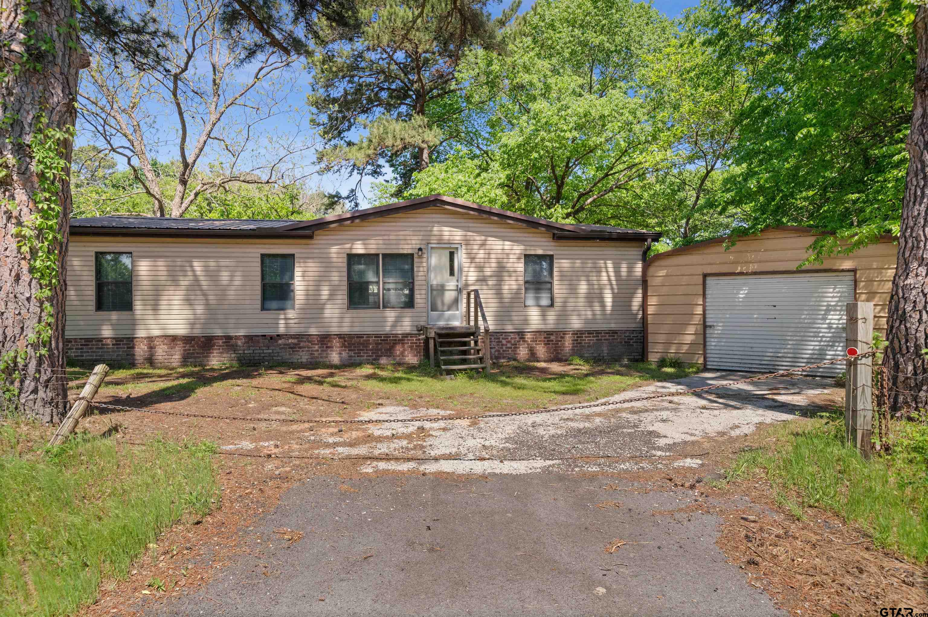 20414 Hillside Dr
