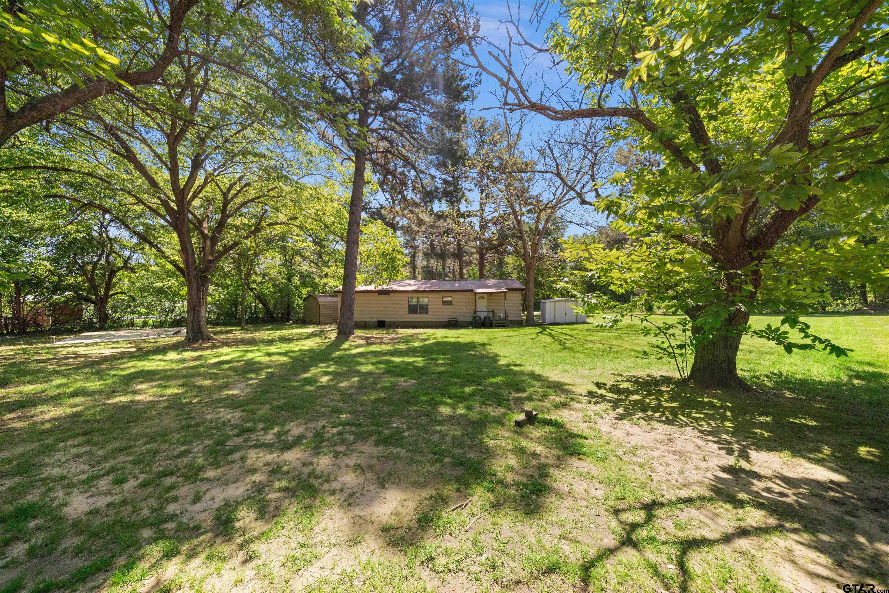 20414 Hillside Dr