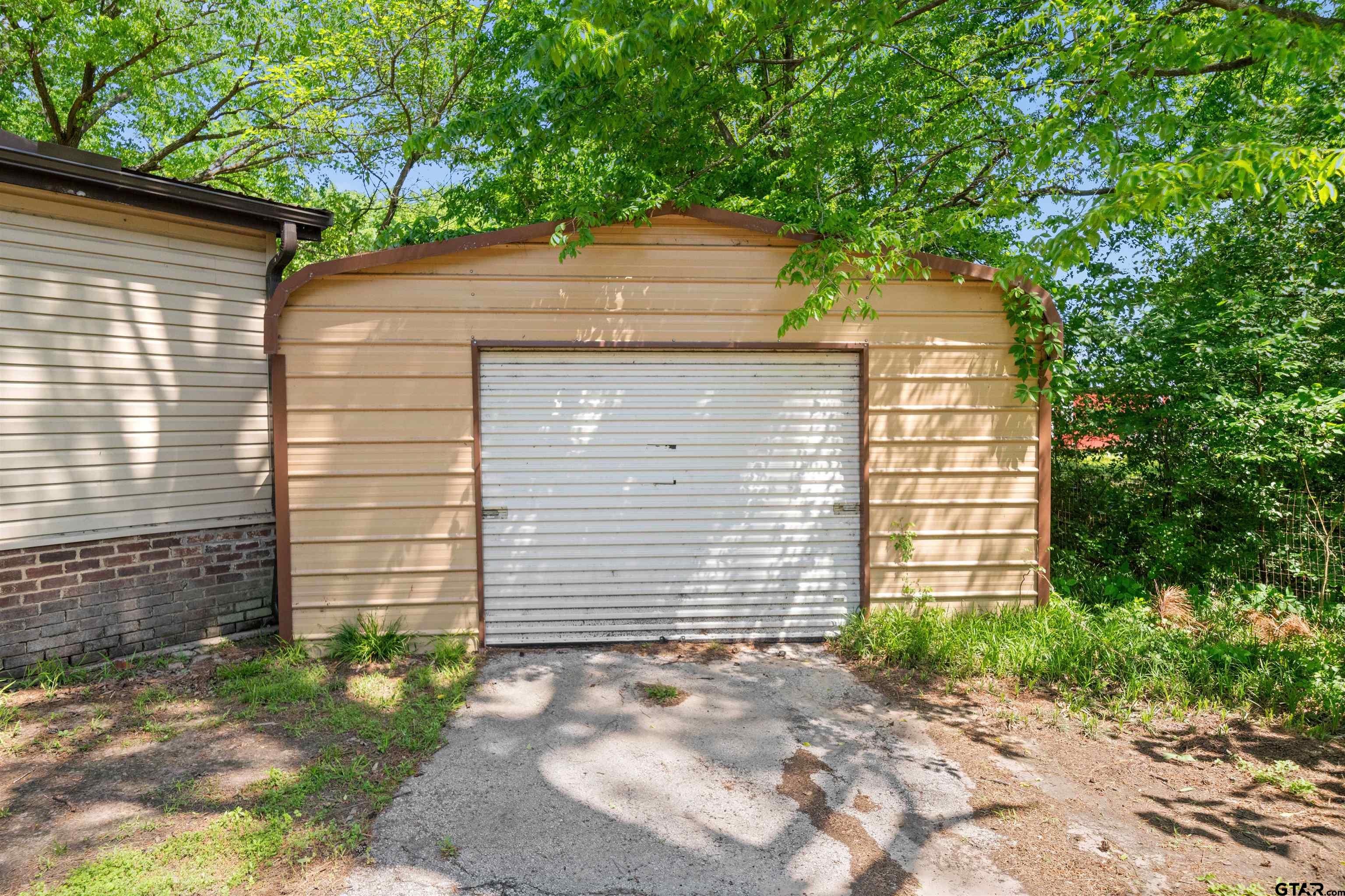 20414 Hillside Dr