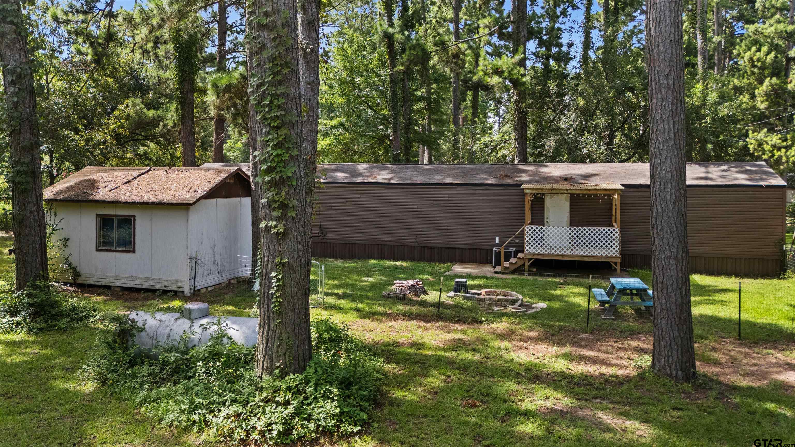 21039 Woodland Lane