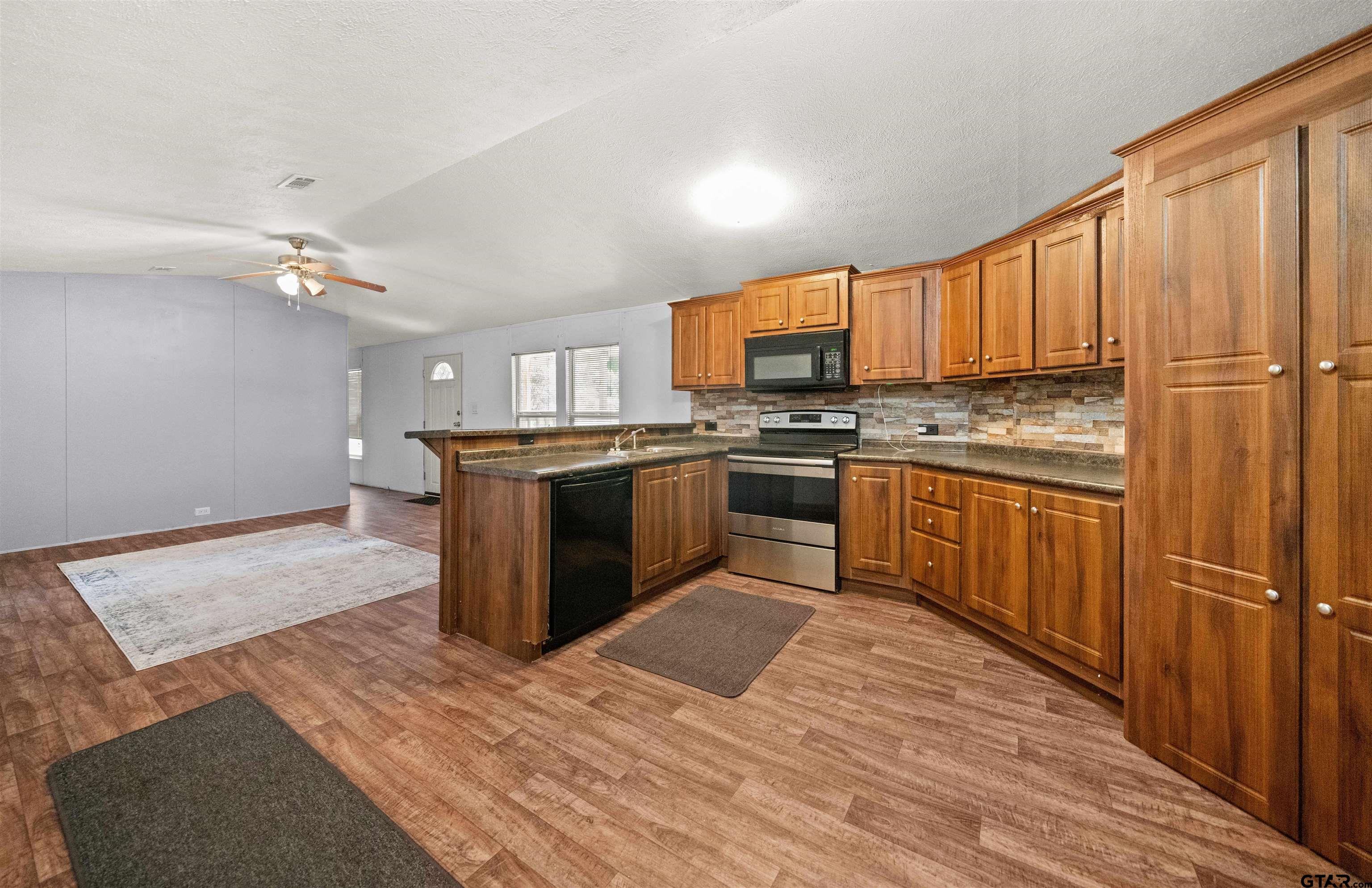21039 Woodland Lane