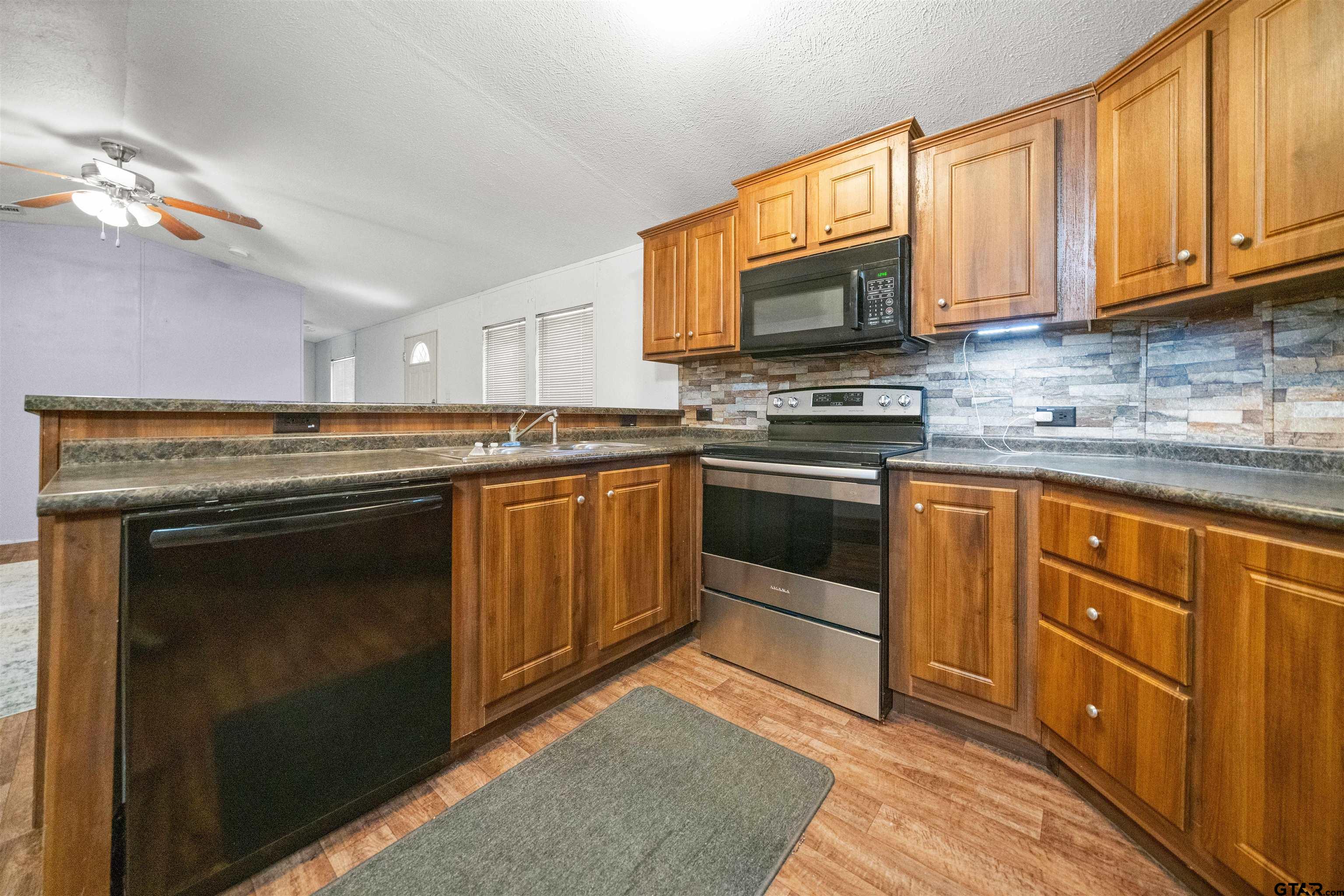 21039 Woodland Lane