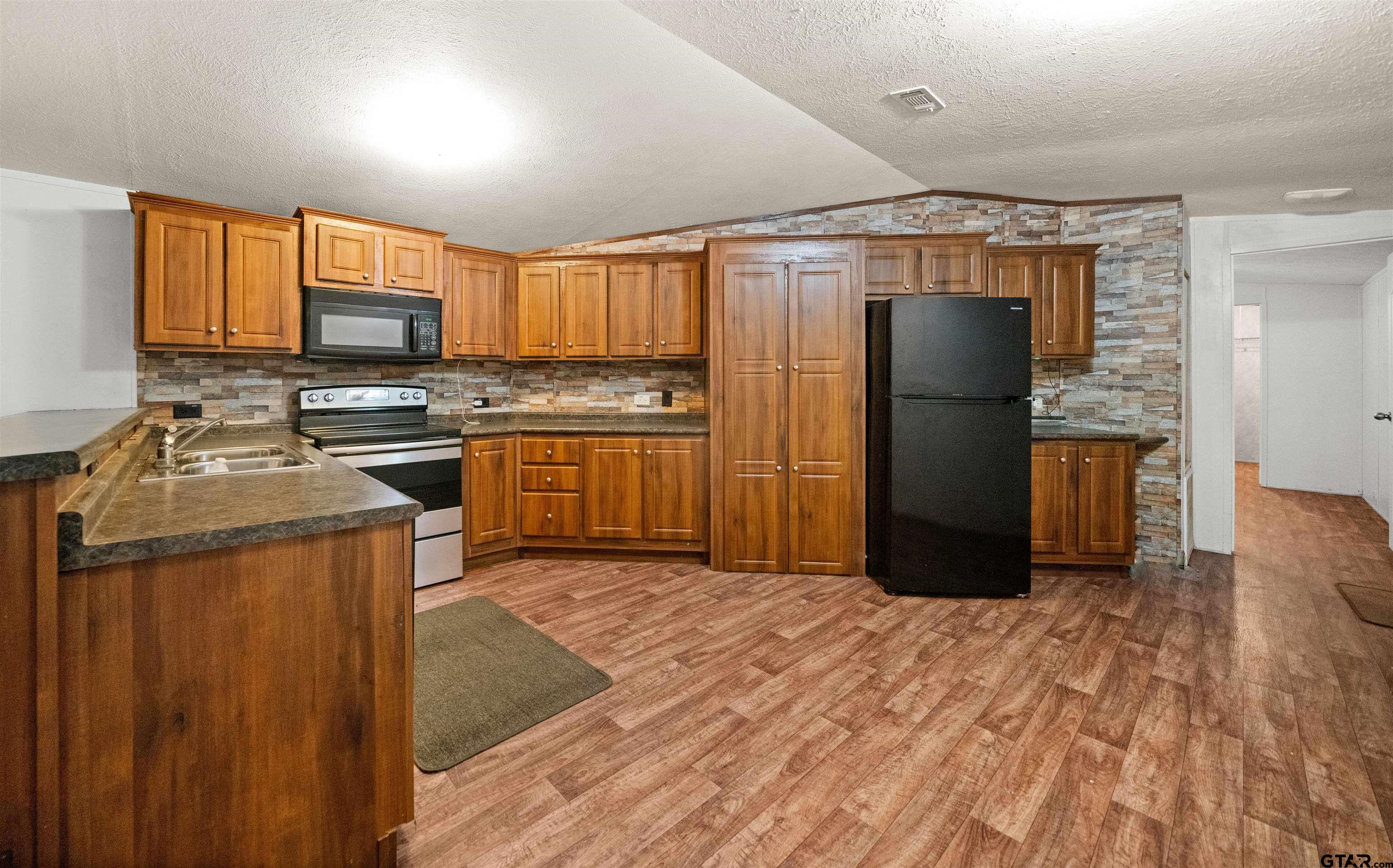 21039 Woodland Lane