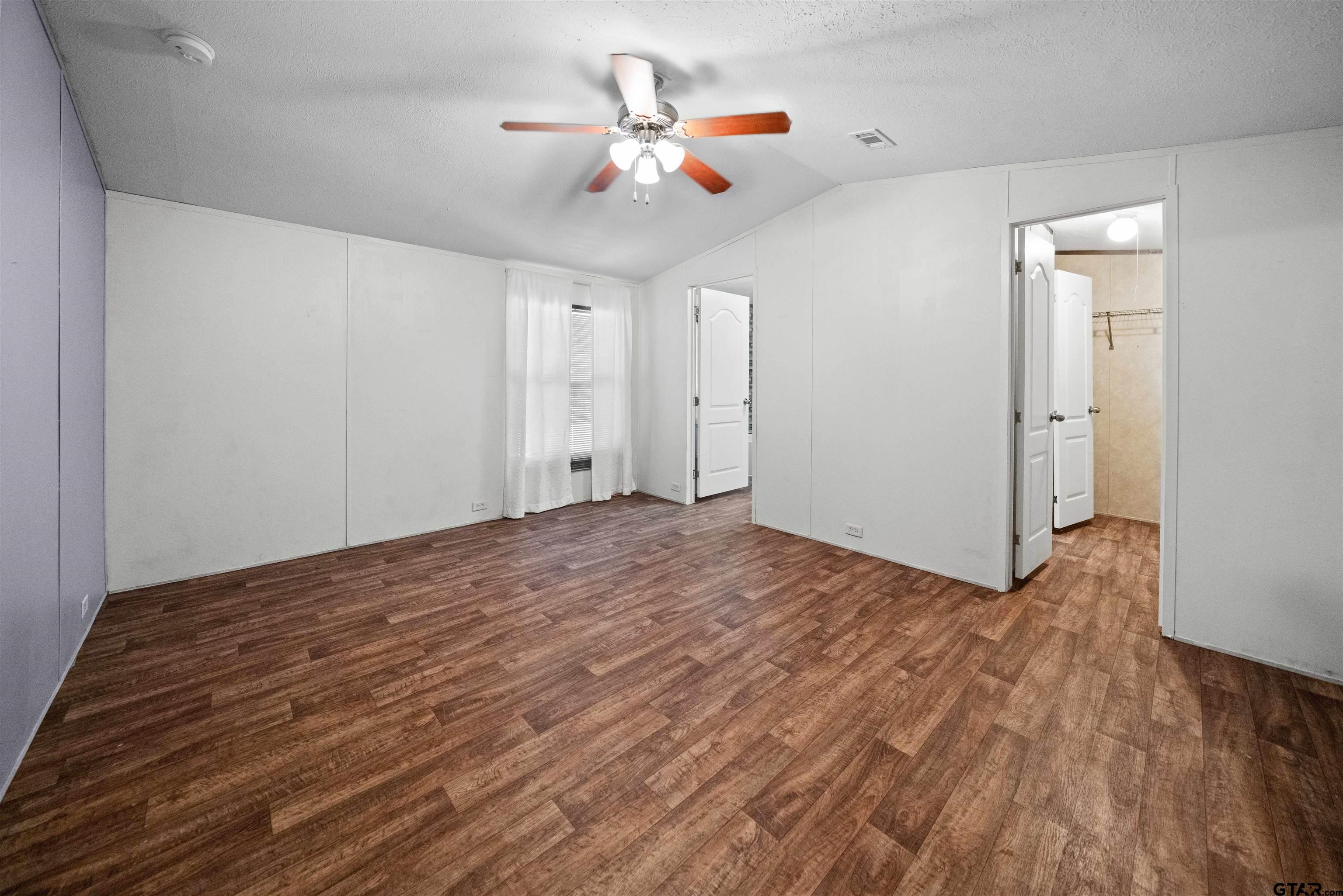 21039 Woodland Lane