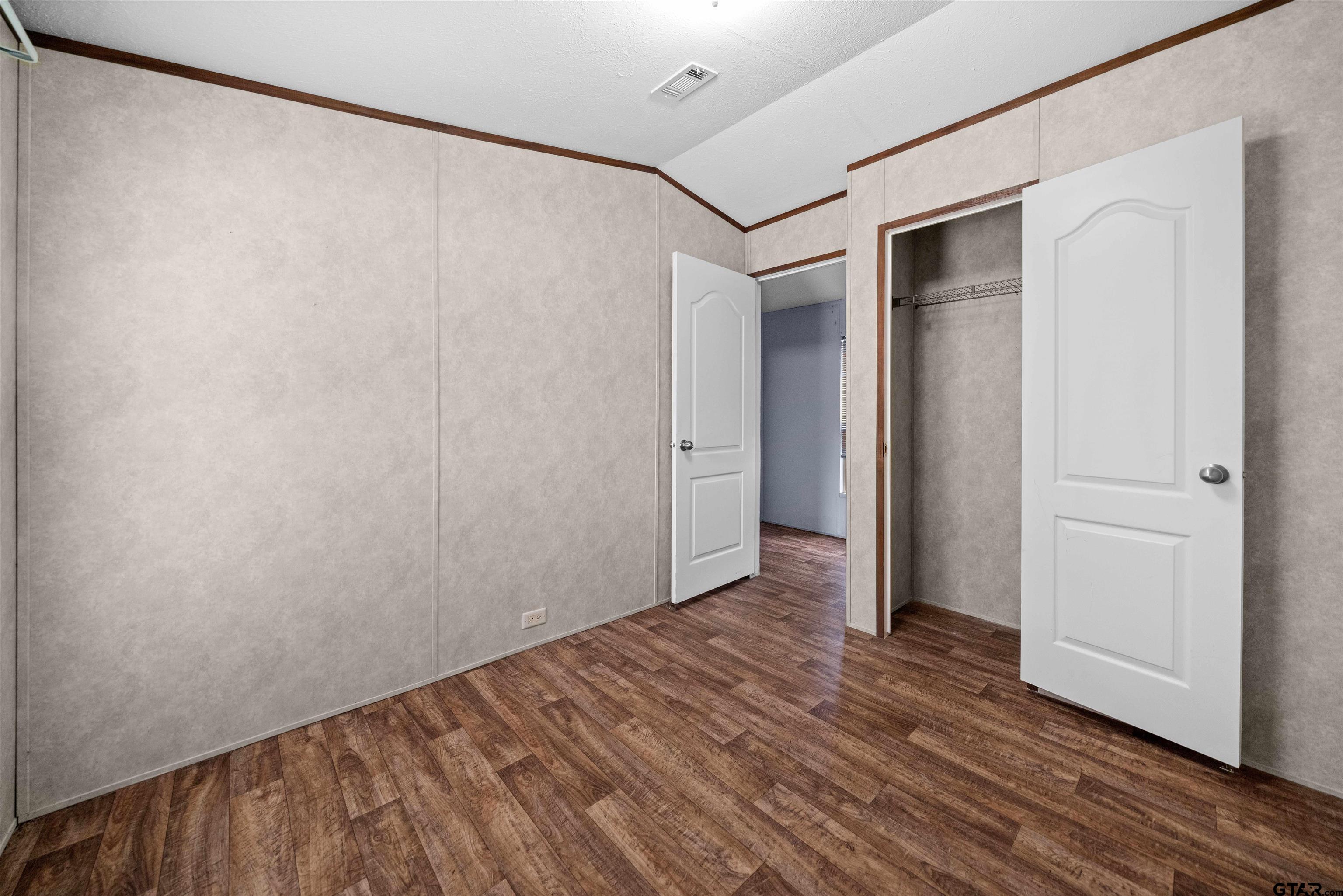 21039 Woodland Lane