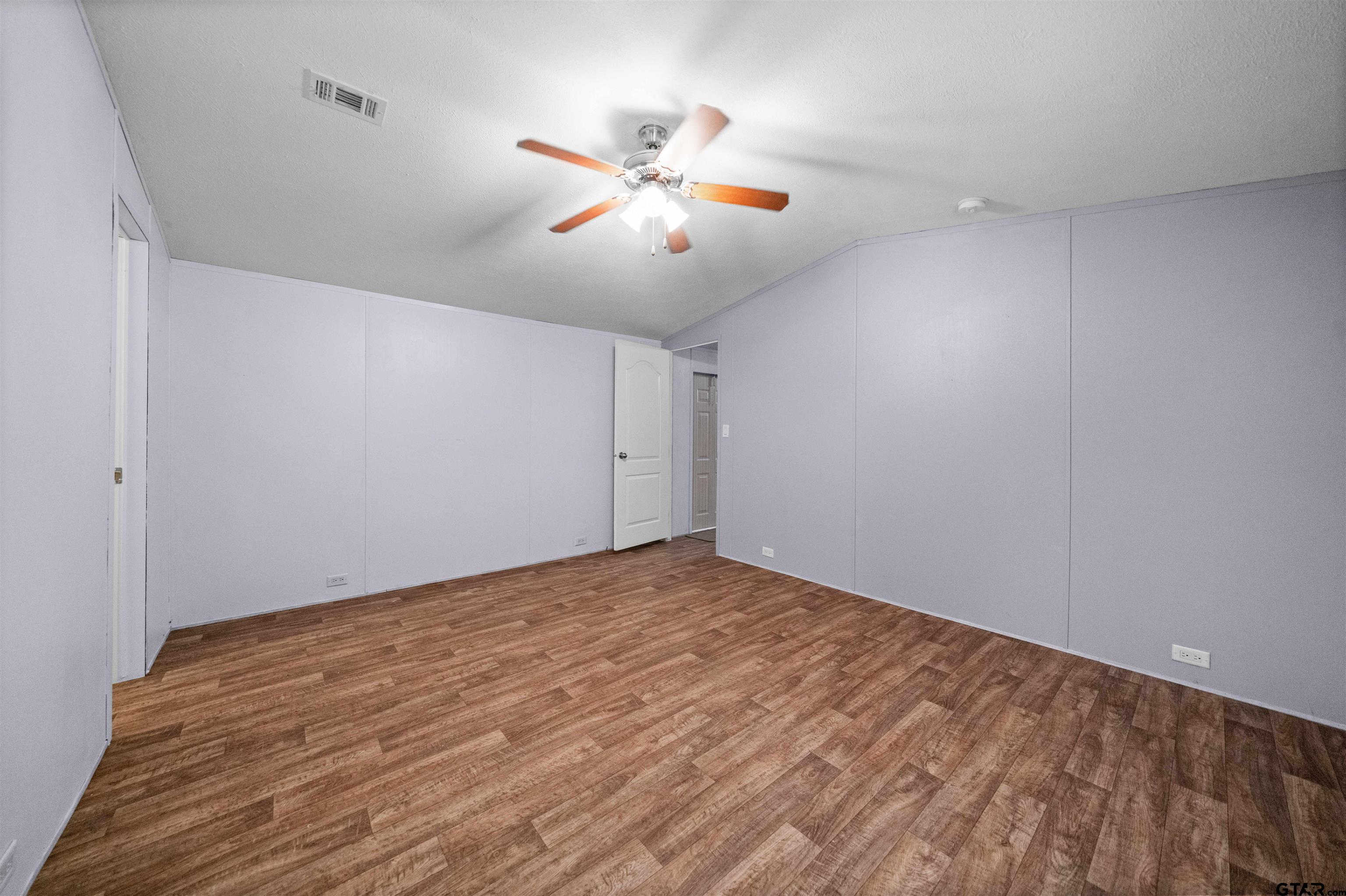 21039 Woodland Lane