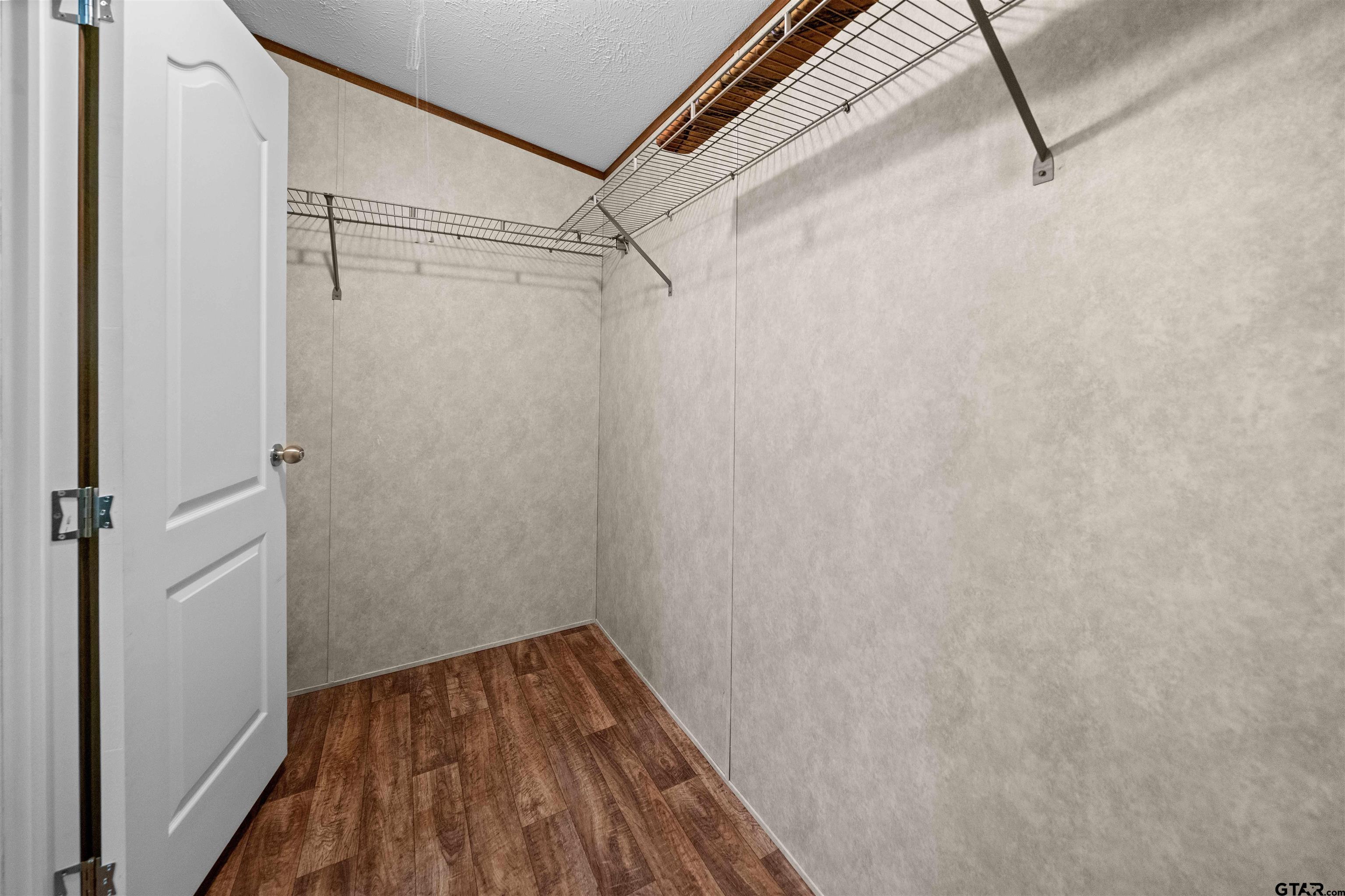 21039 Woodland Lane