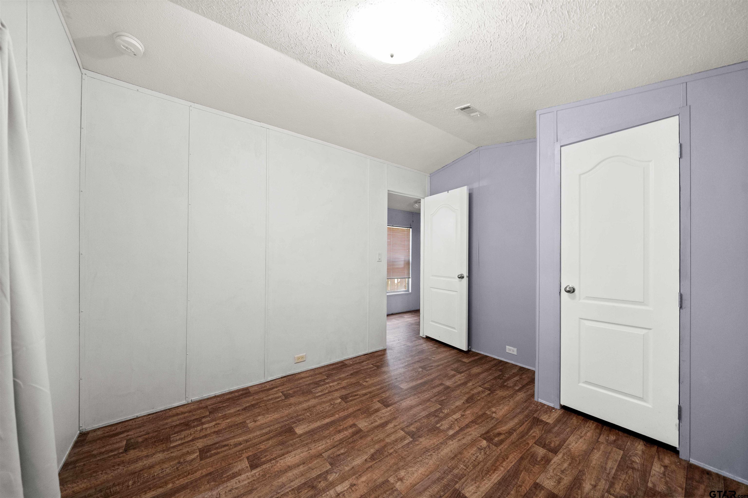 21039 Woodland Lane