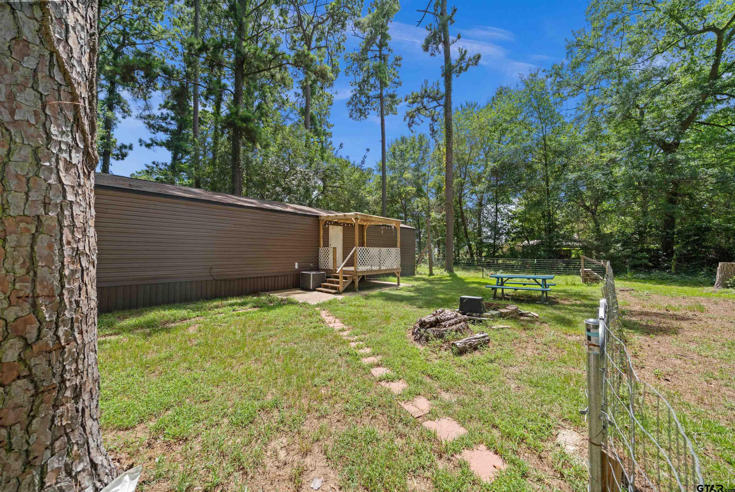 21039 Woodland Lane