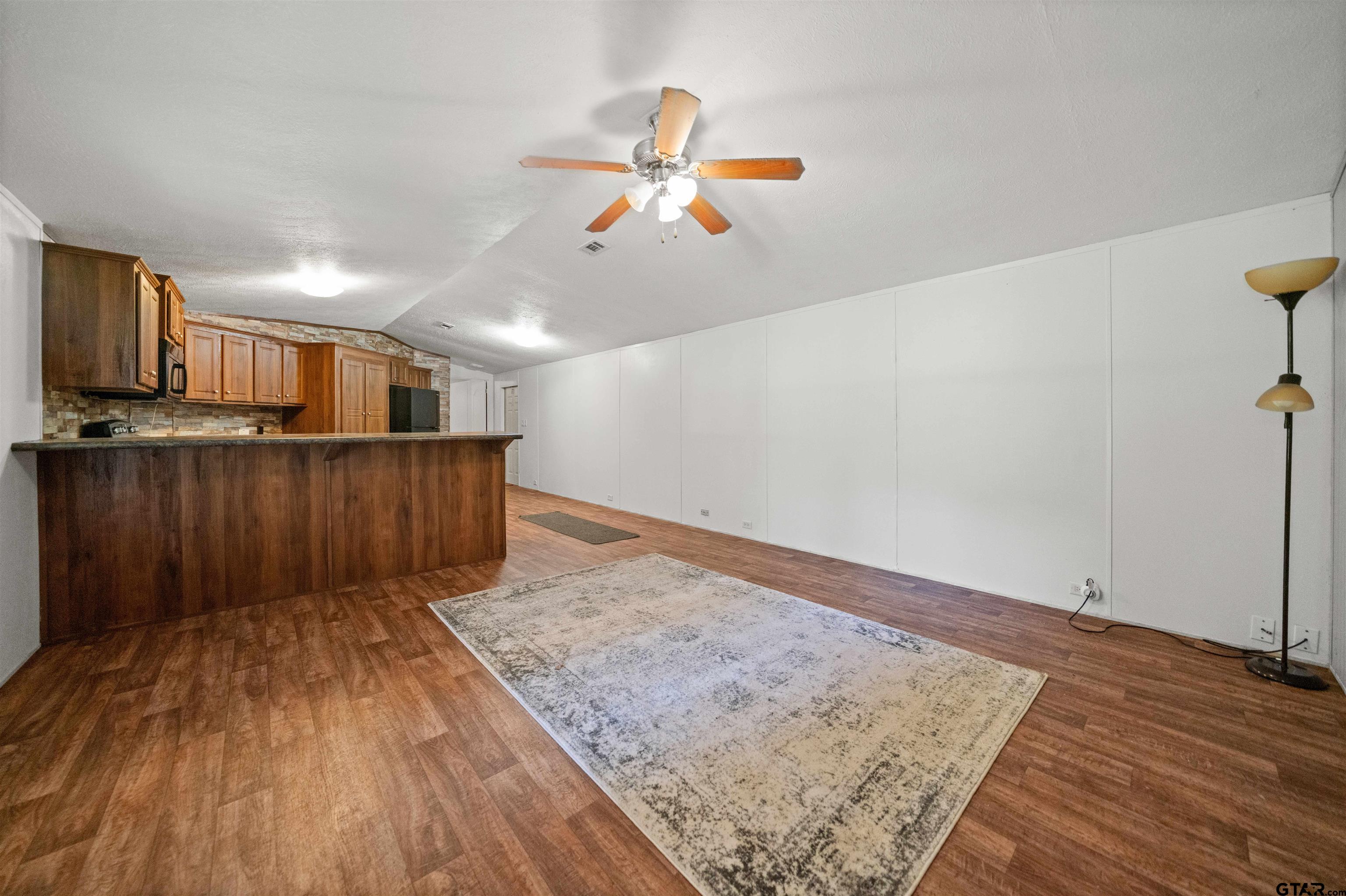 21039 Woodland Lane
