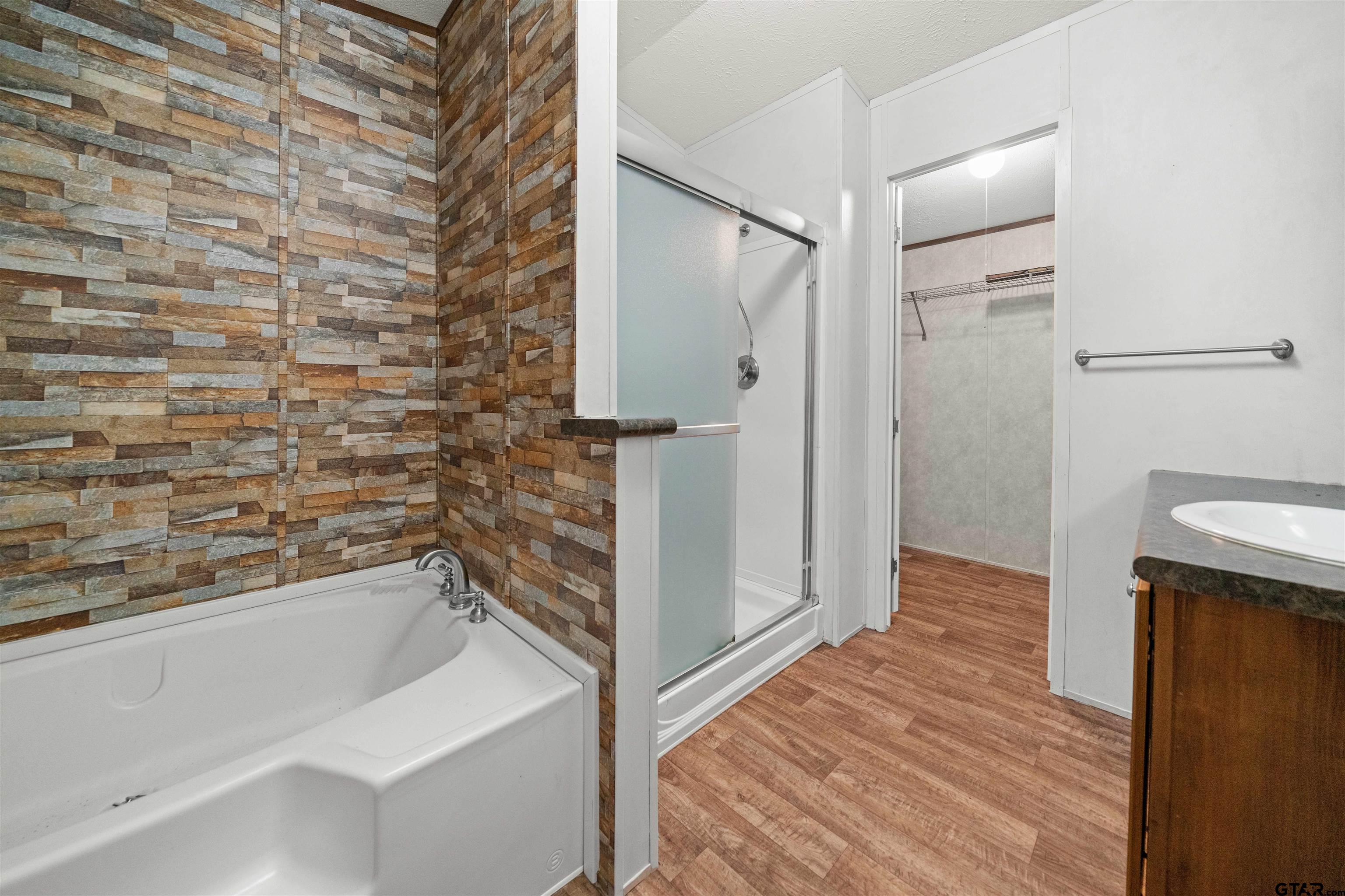 21039 Woodland Lane