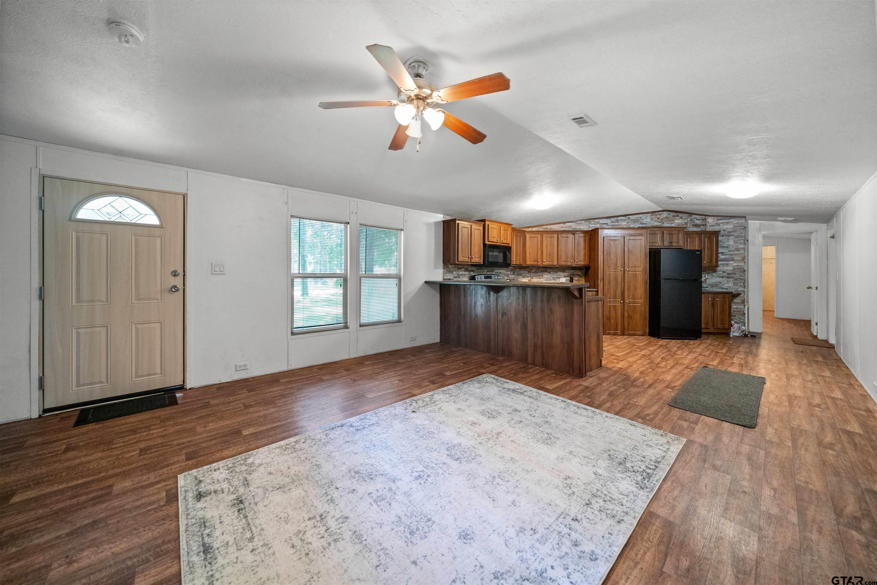 21039 Woodland Lane