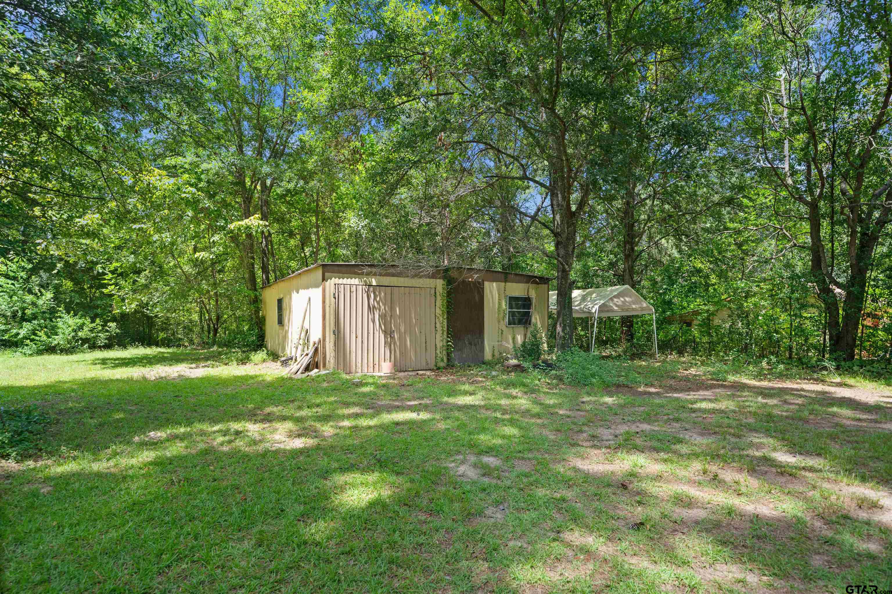 21039 Woodland Lane