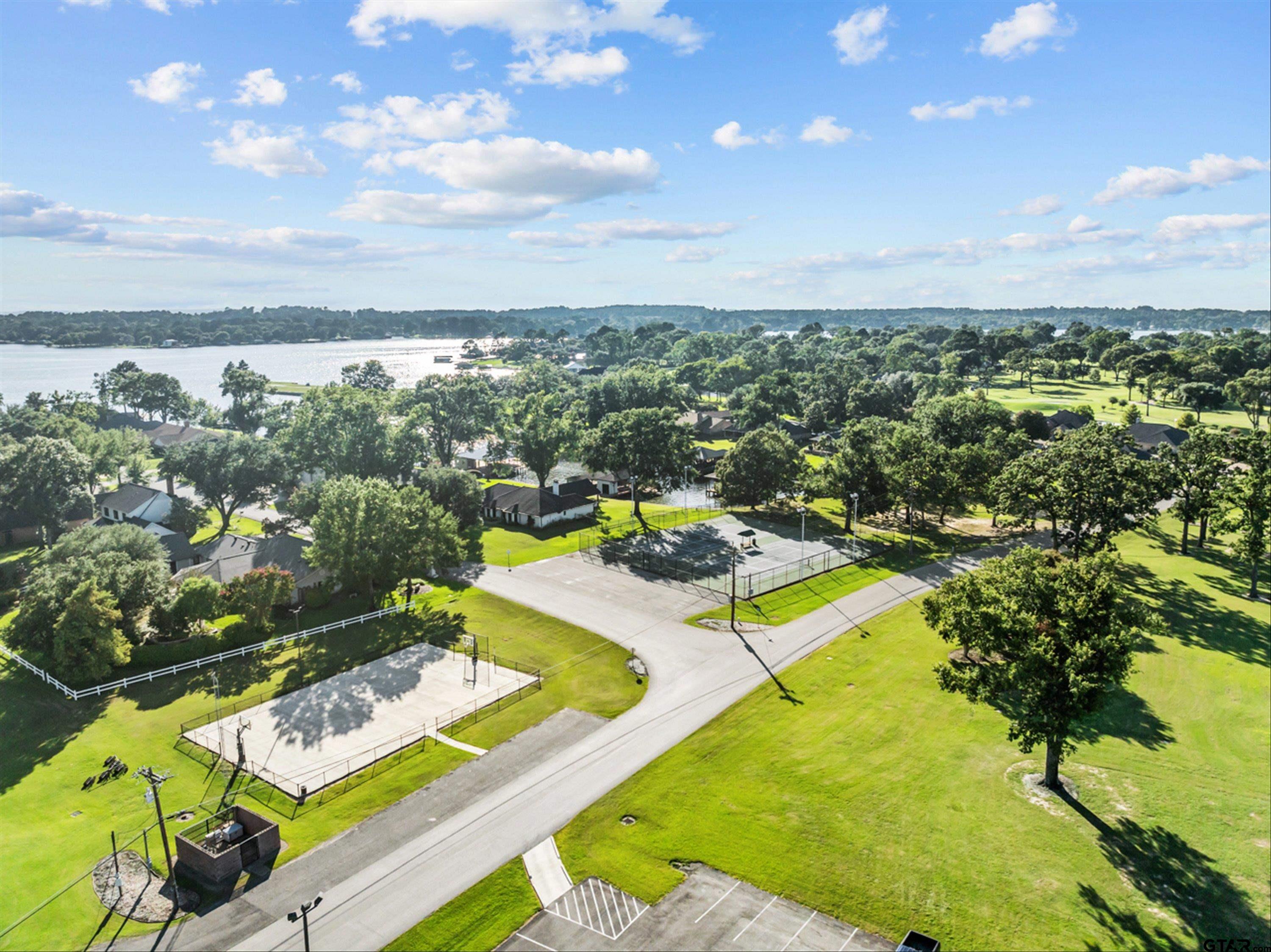 103 Williamsburg Lane
