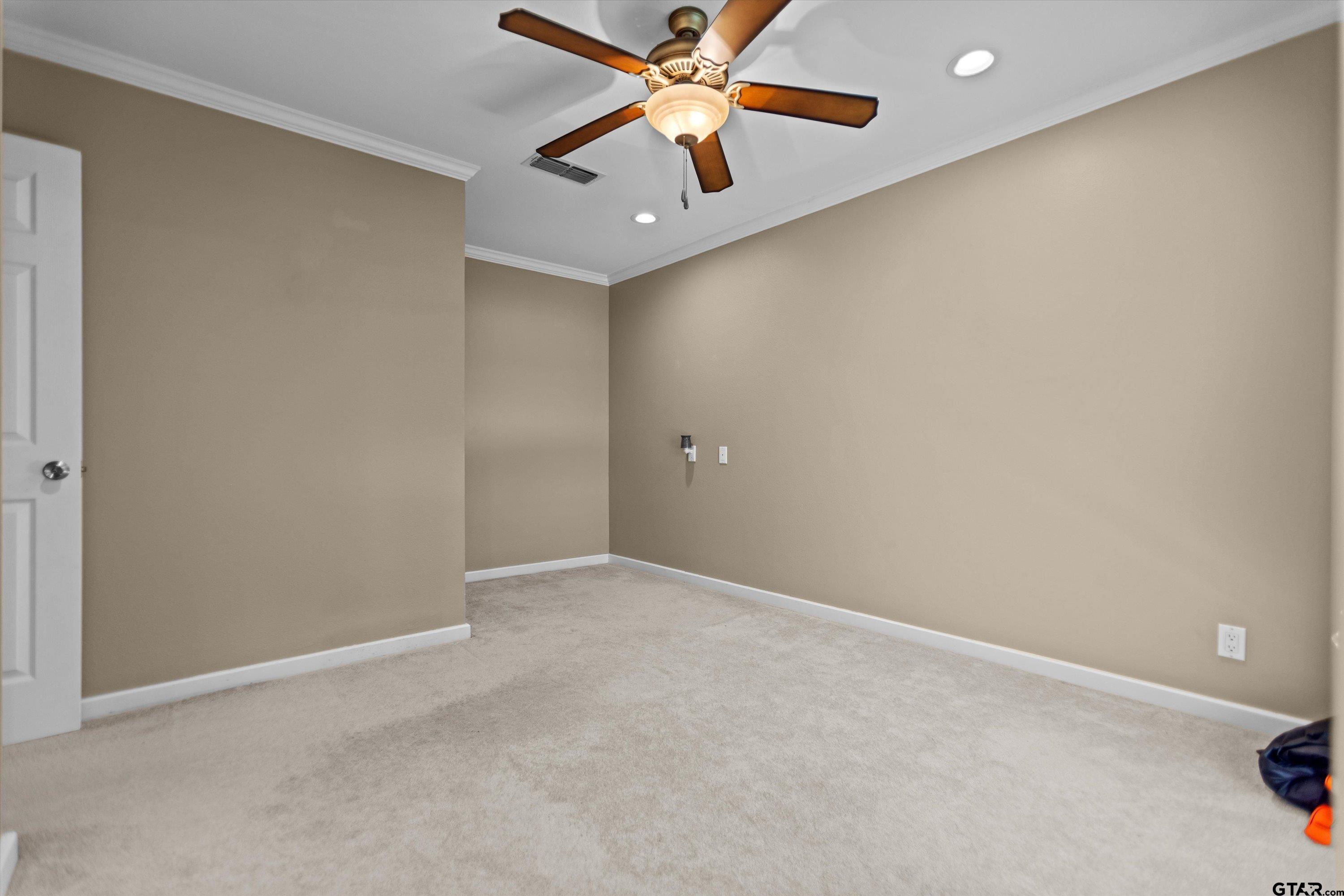 103 Williamsburg Lane