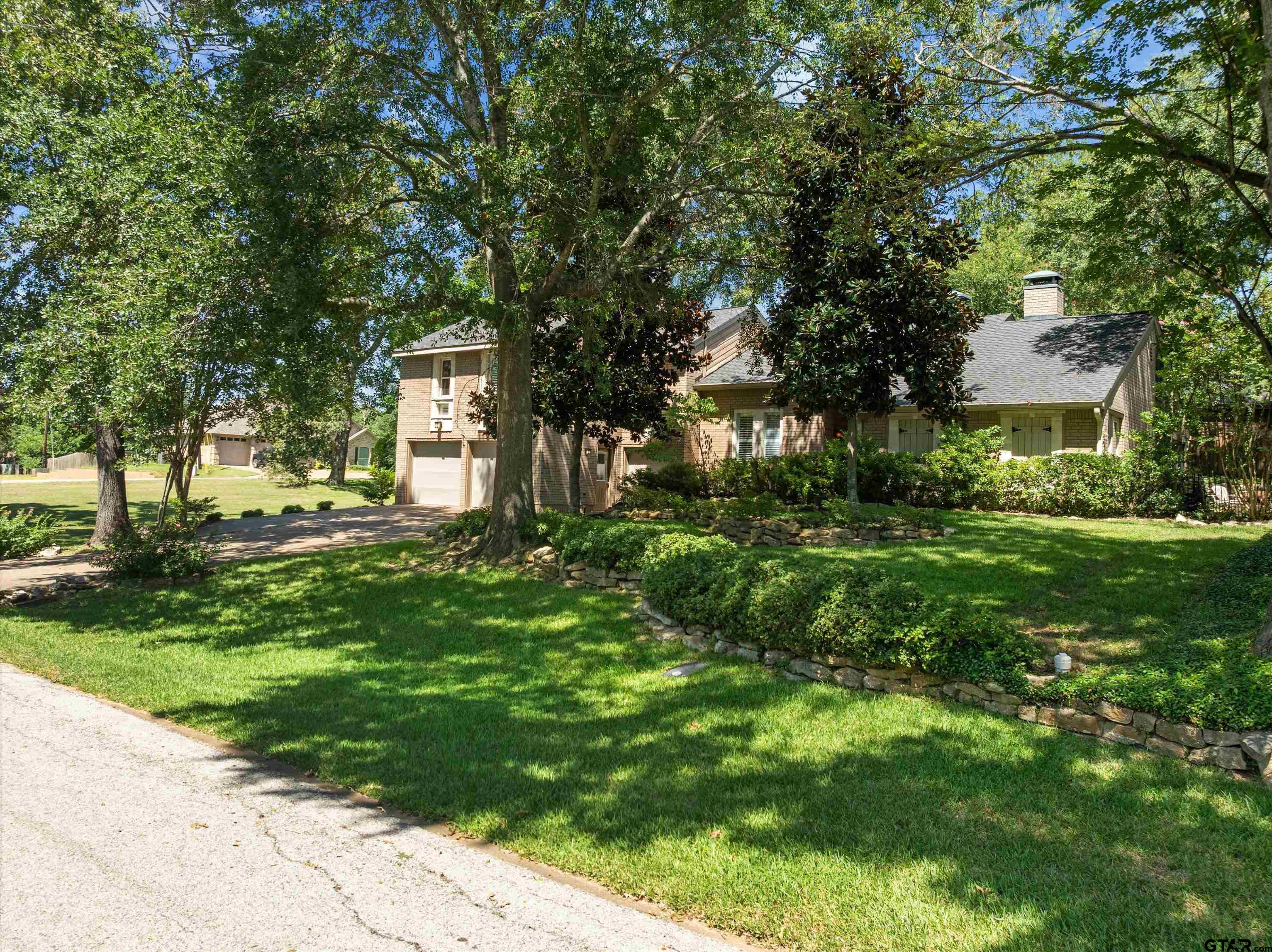 103 Williamsburg Lane