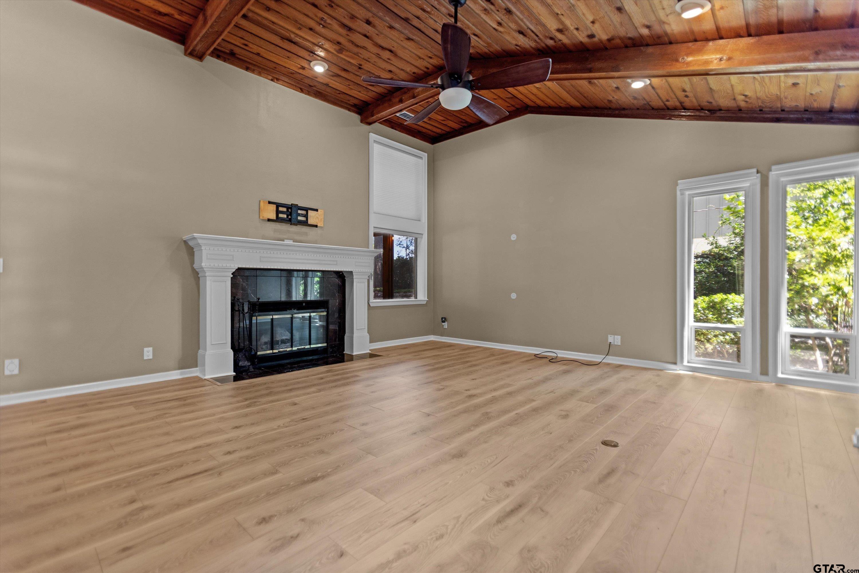 103 Williamsburg Lane