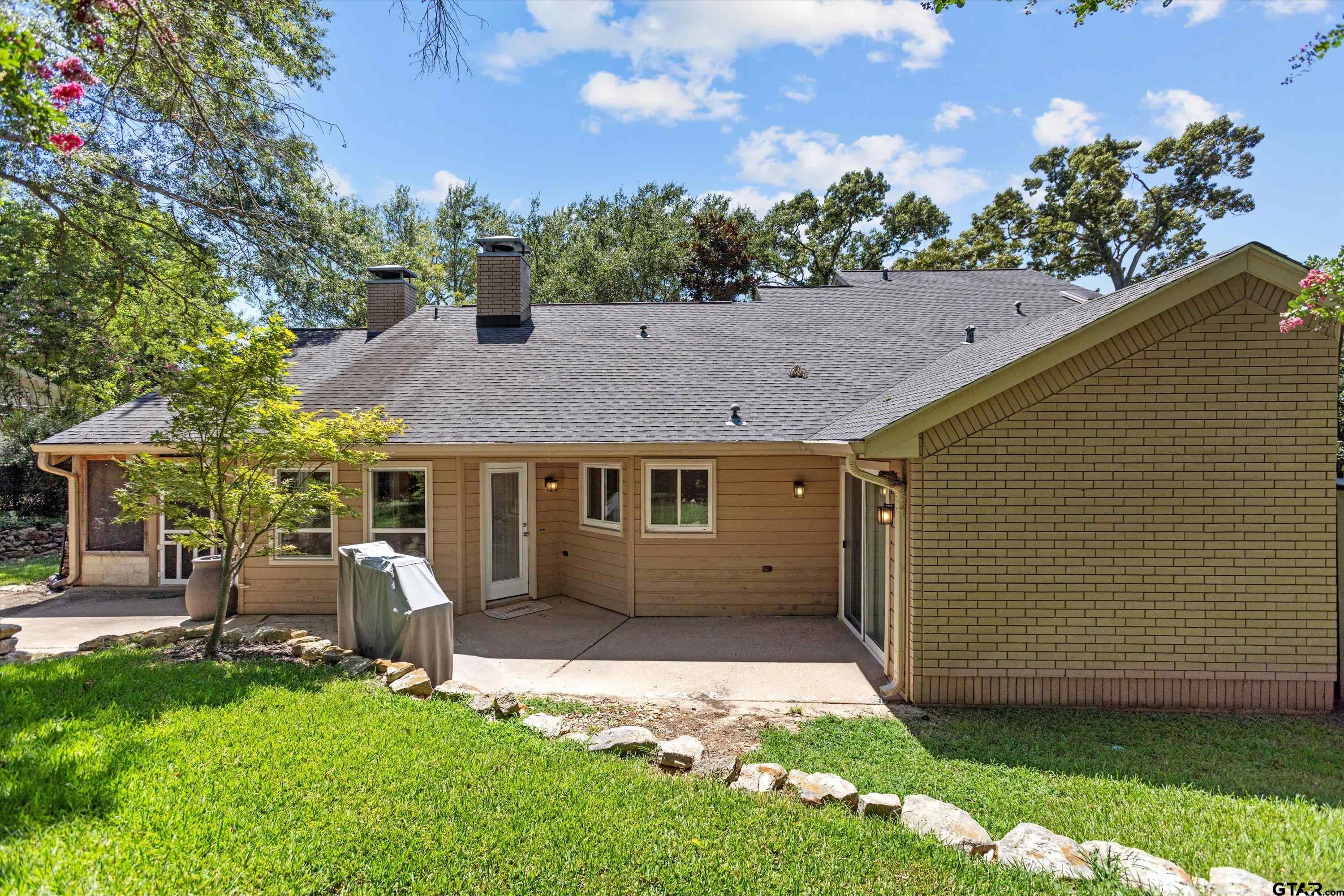 103 Williamsburg Lane