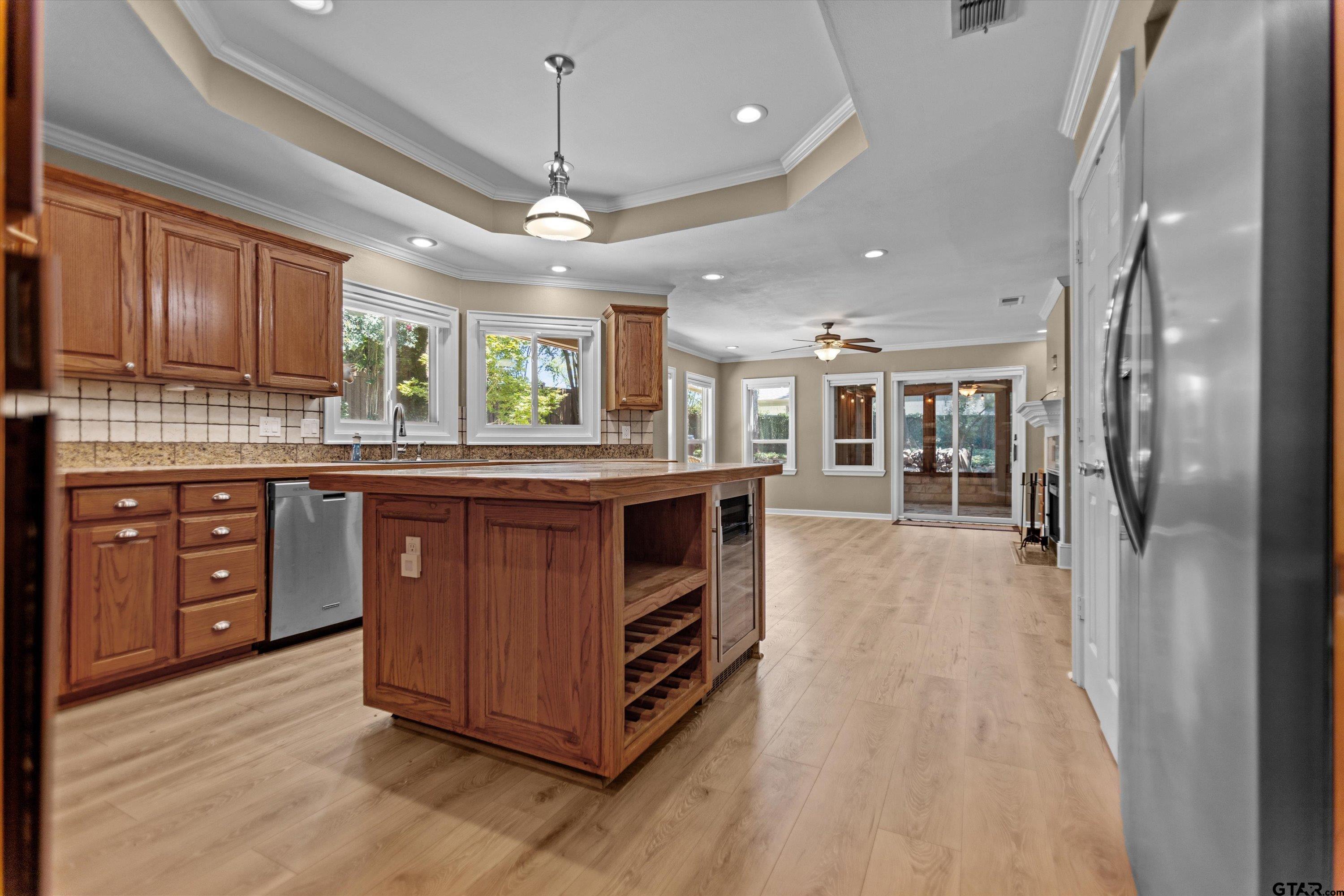 103 Williamsburg Lane