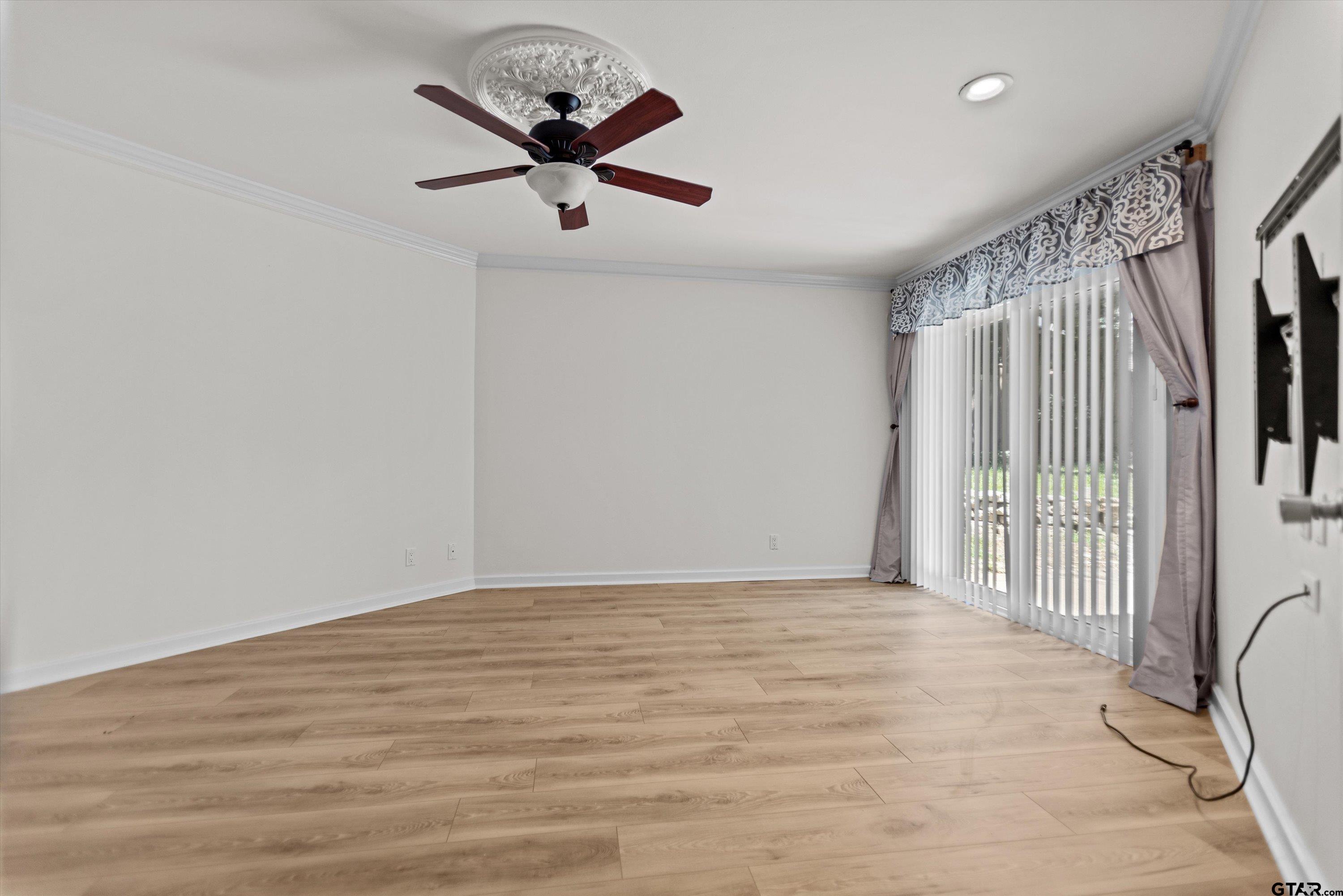103 Williamsburg Lane