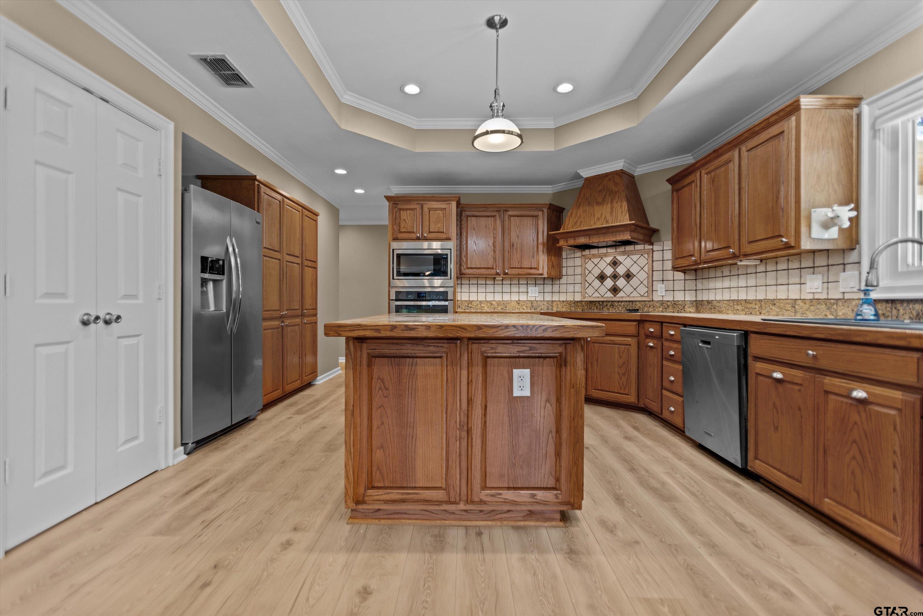 103 Williamsburg Lane