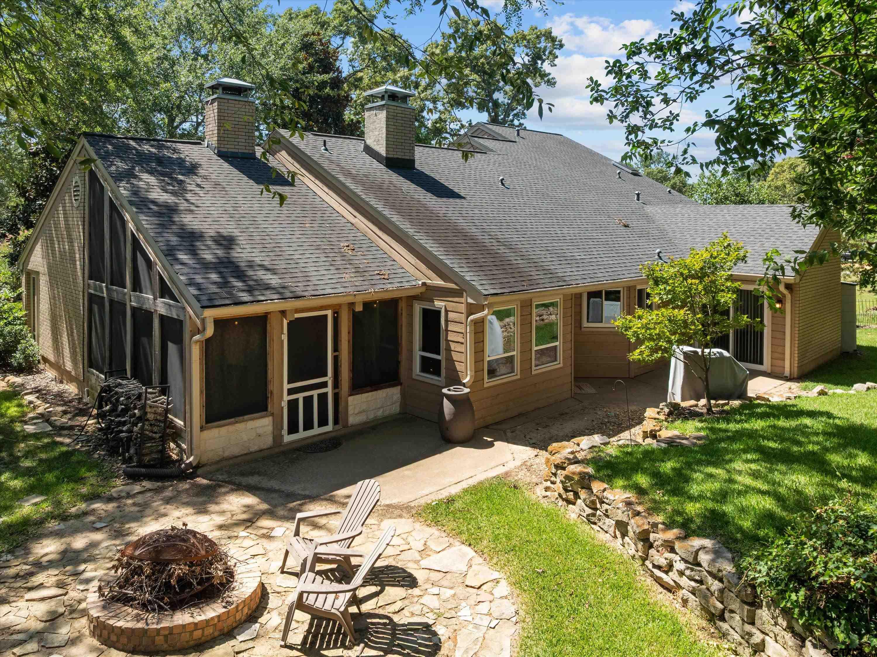 103 Williamsburg Lane