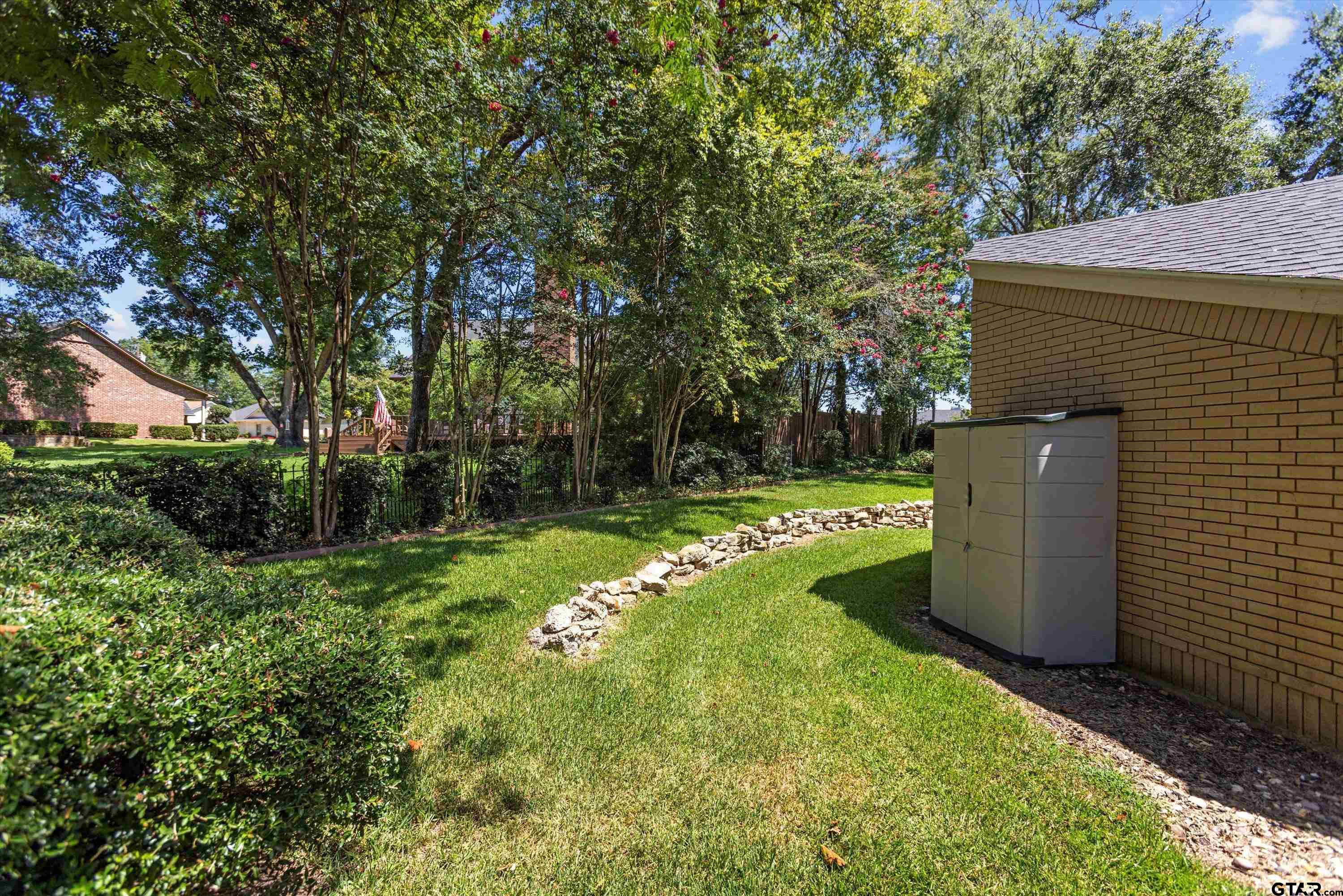 103 Williamsburg Lane