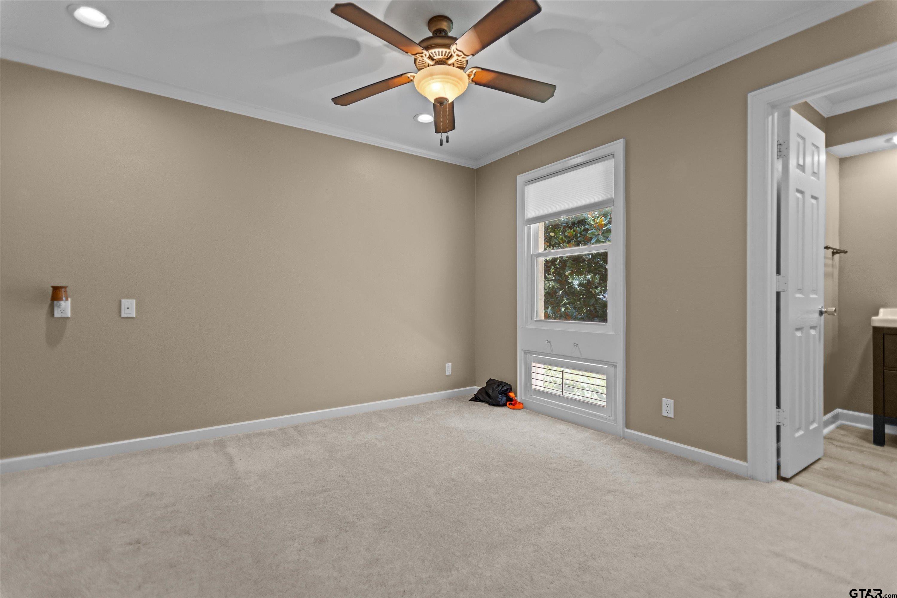 103 Williamsburg Lane