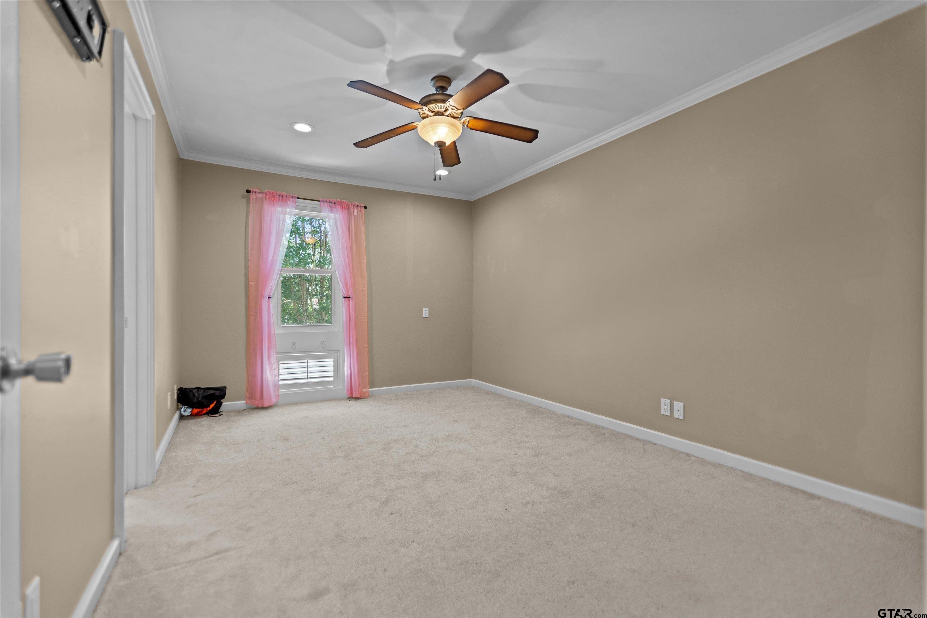 103 Williamsburg Lane