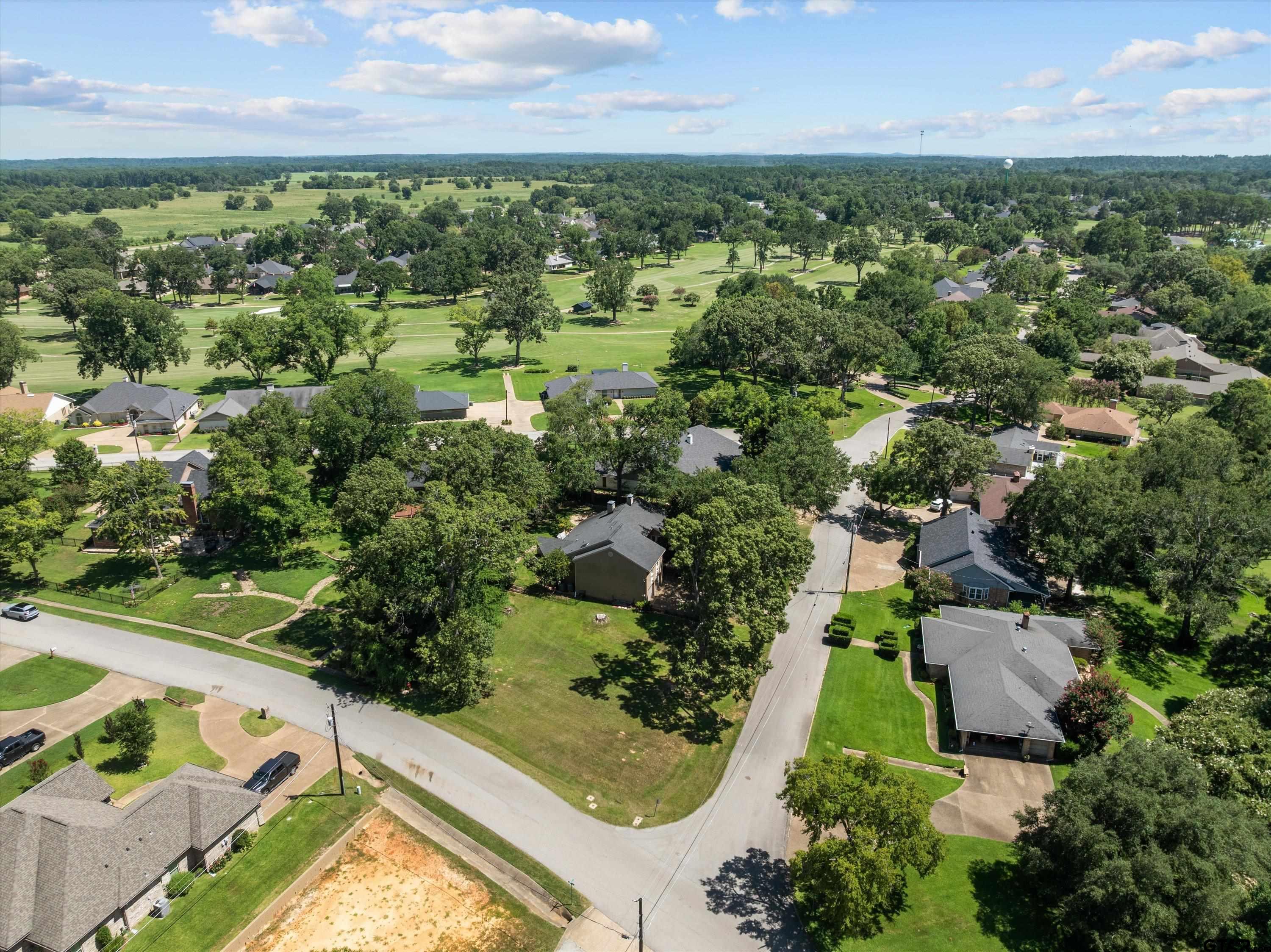103 Williamsburg Lane