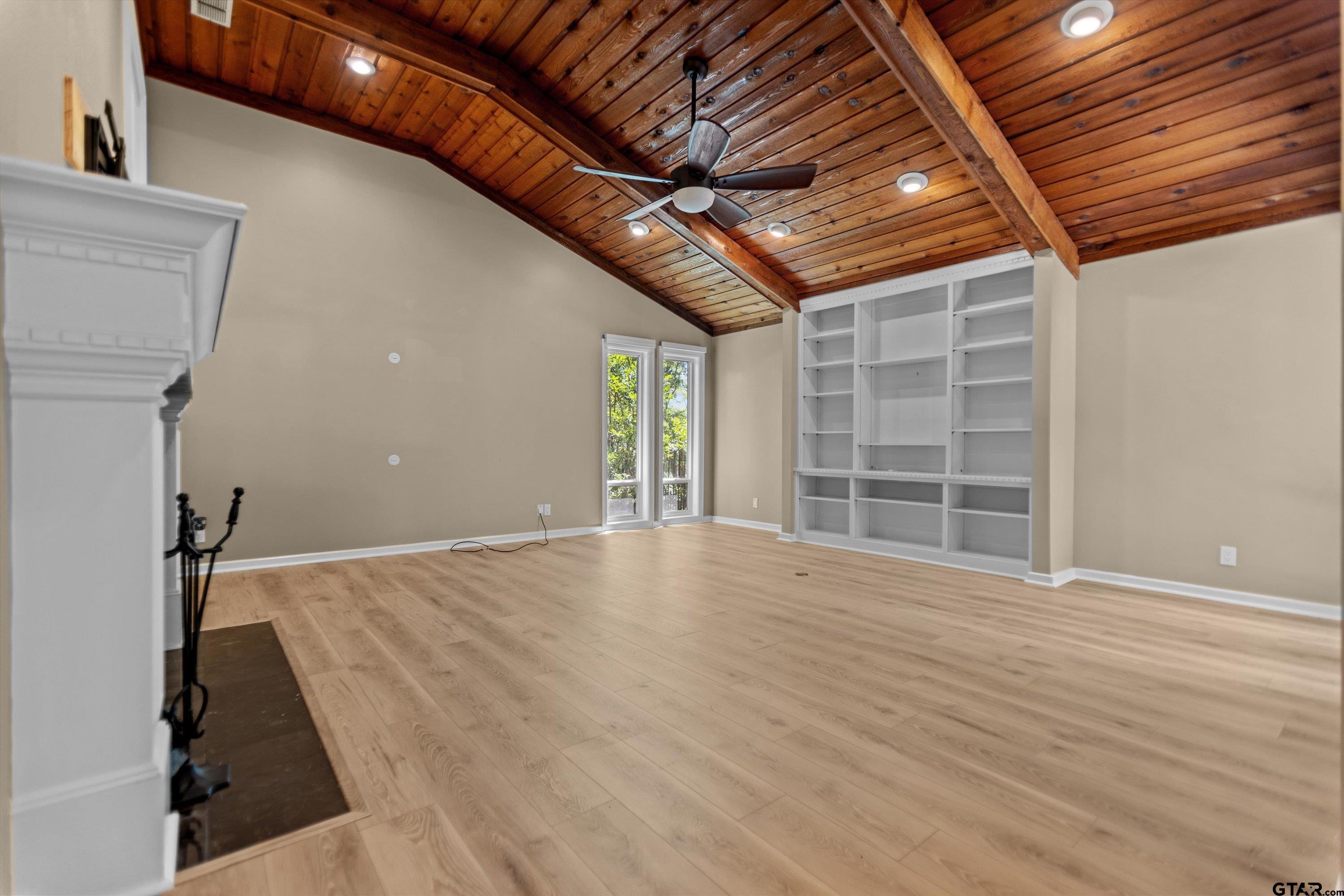 103 Williamsburg Lane