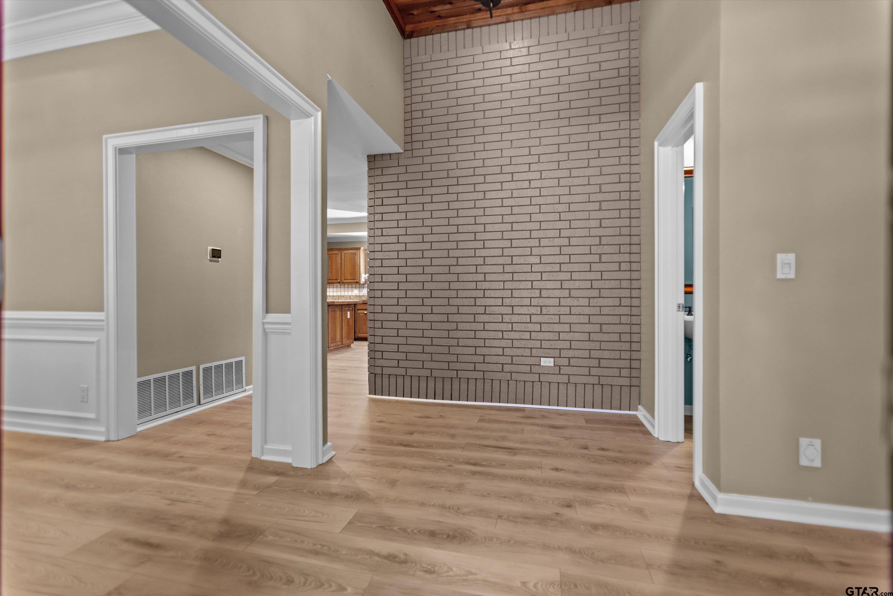 103 Williamsburg Lane
