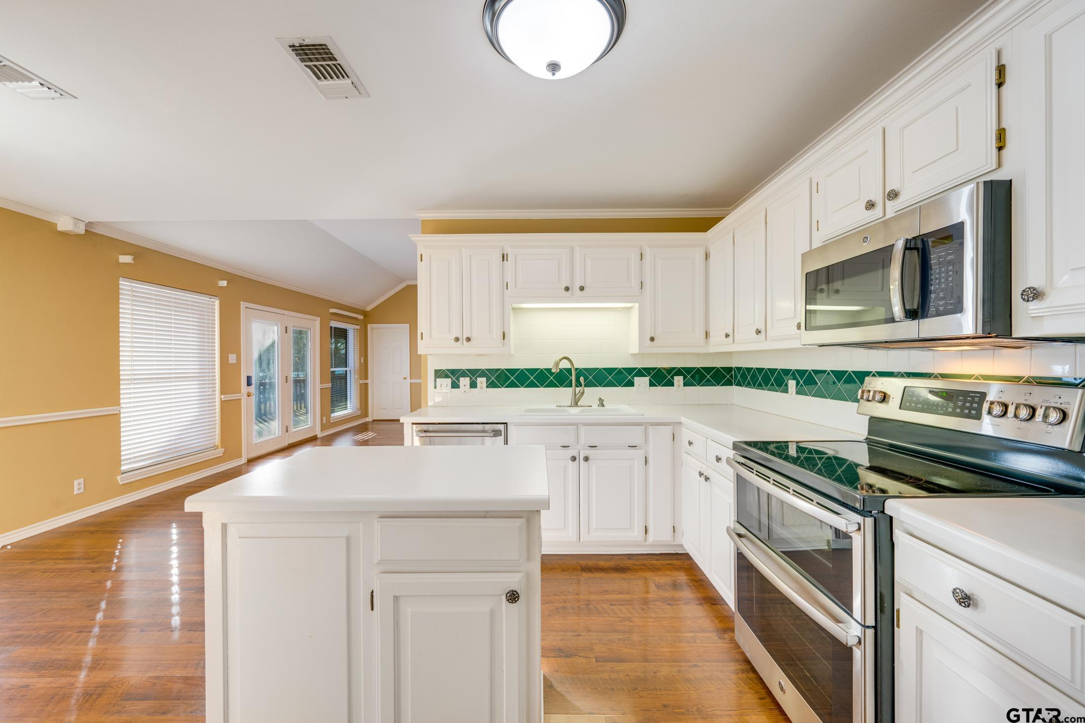 15815 Cedar Bay Dr