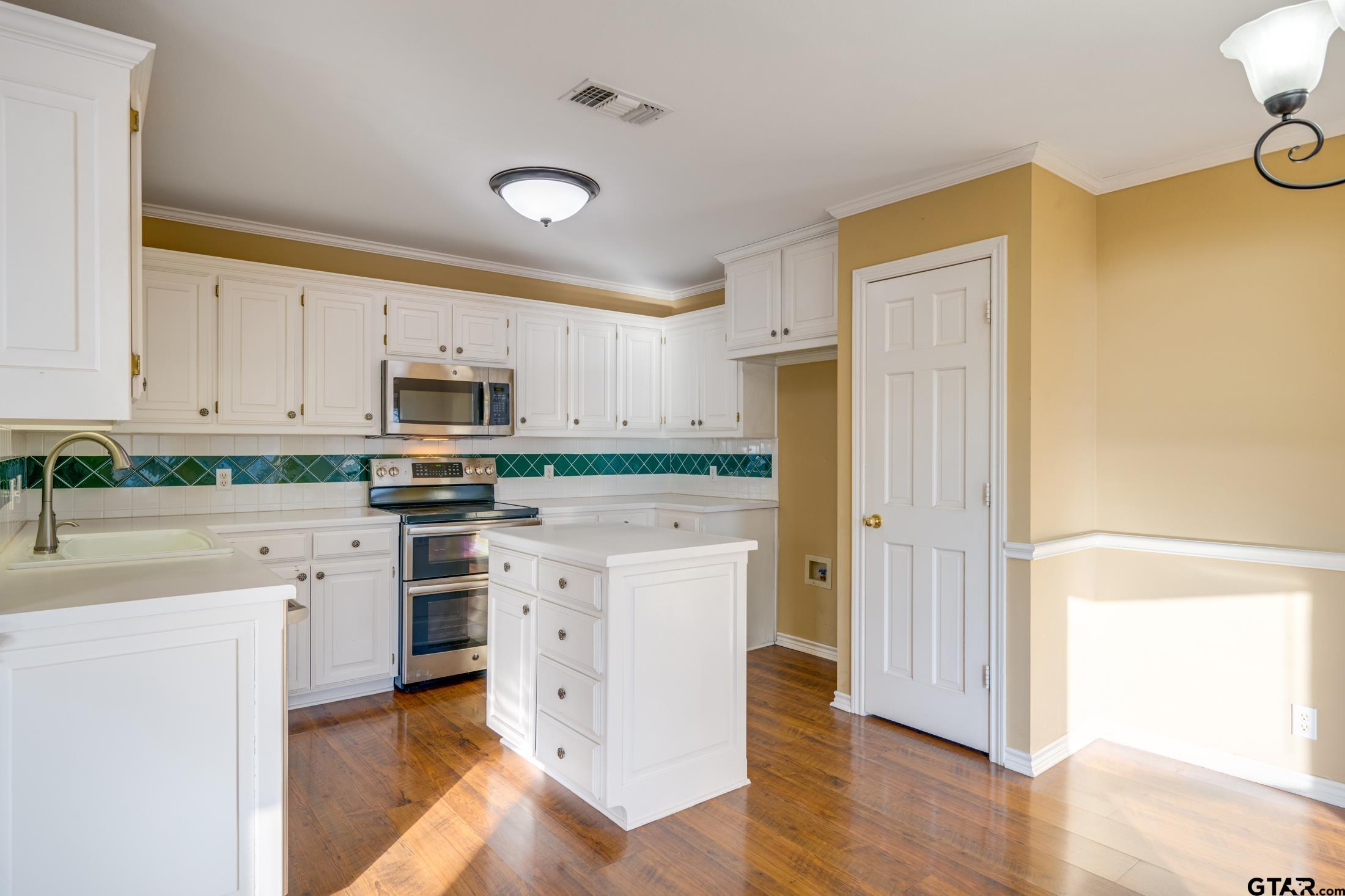 15815 Cedar Bay Dr