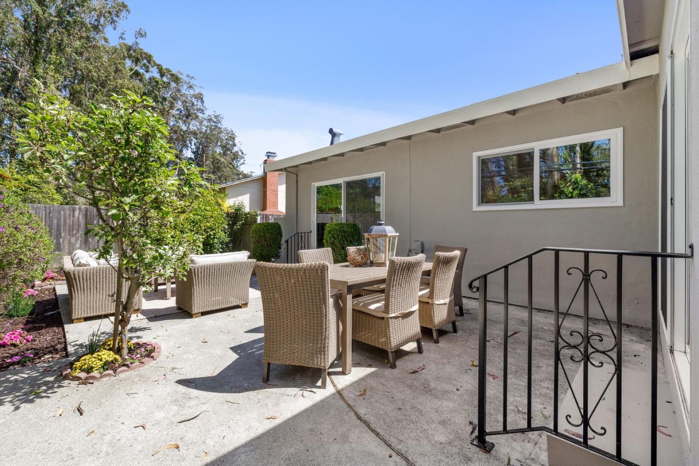 2514 Evergreen DR