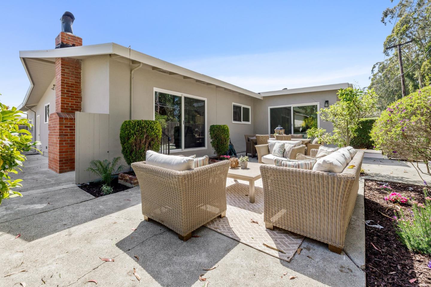 2514 Evergreen DR