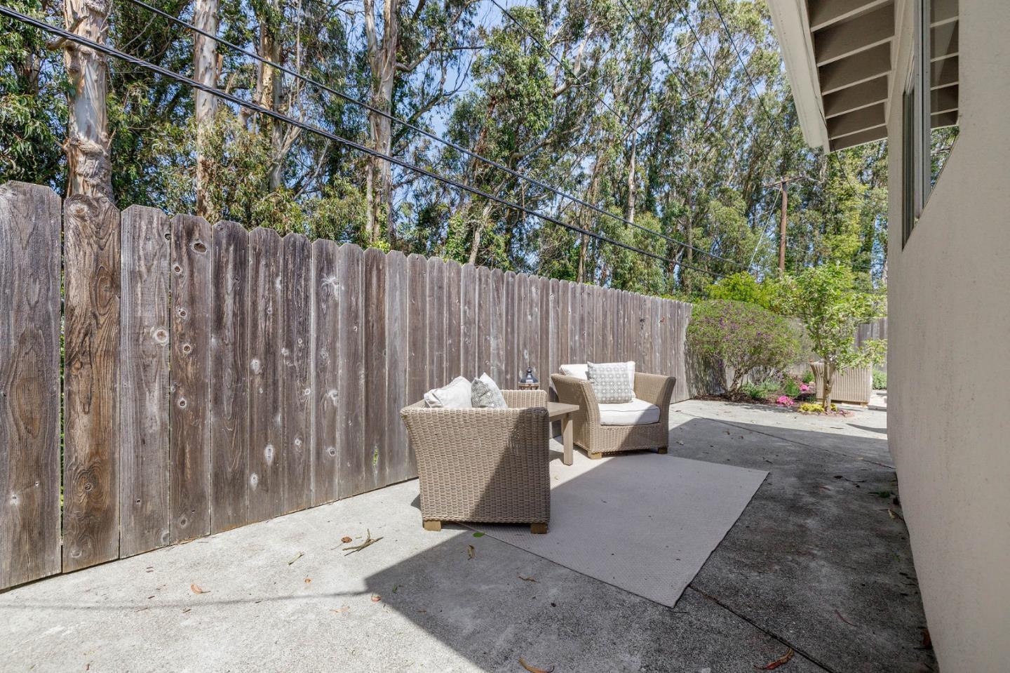 2514 Evergreen DR