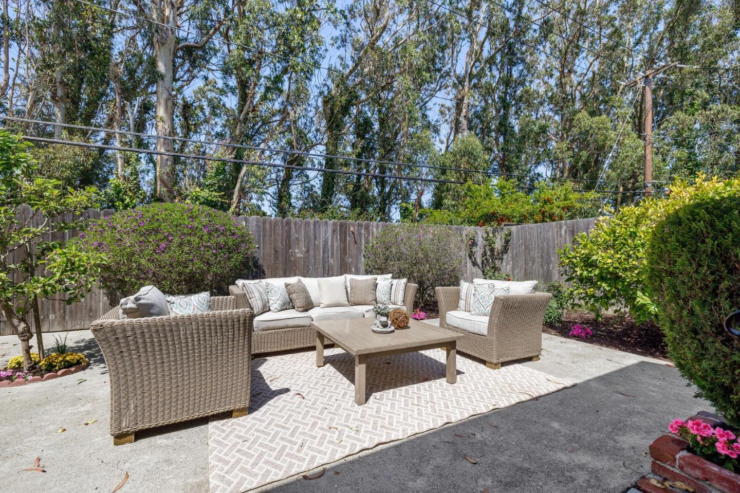 2514 Evergreen DR
