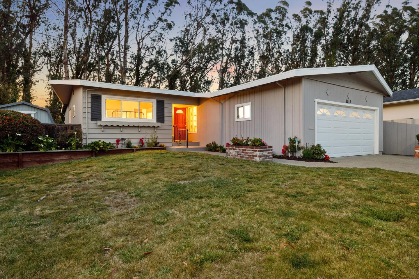 2514 Evergreen DR