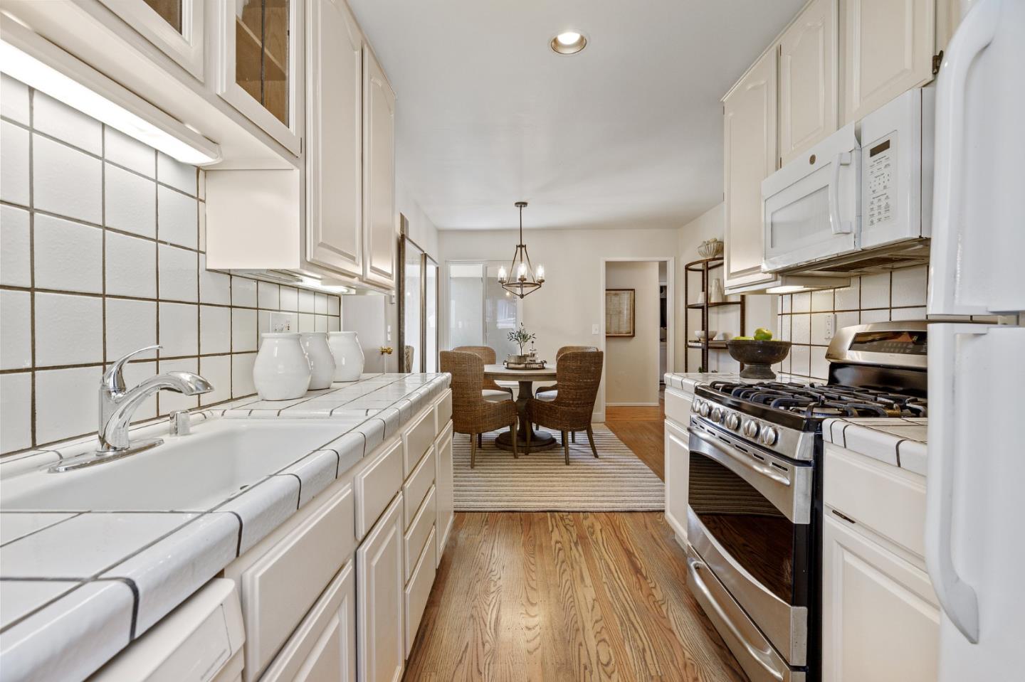2514 Evergreen DR