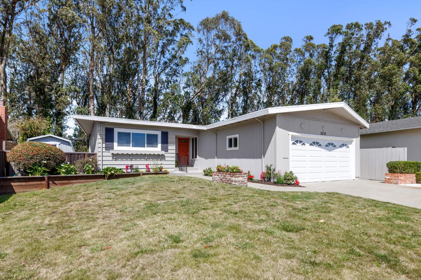 2514 Evergreen DR