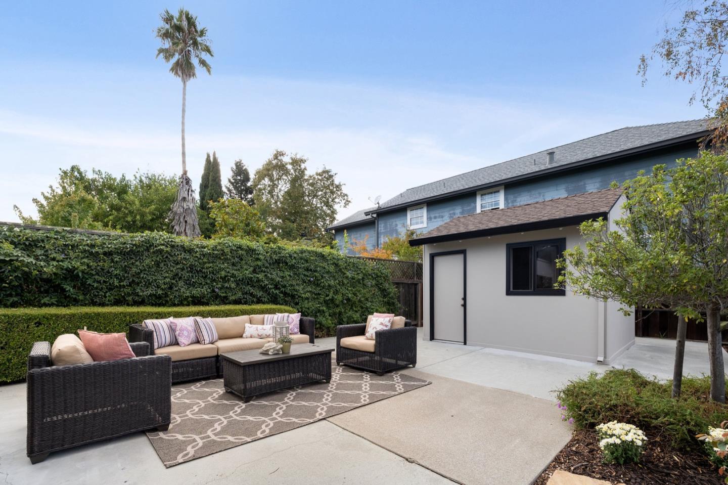550 Sapphire ST