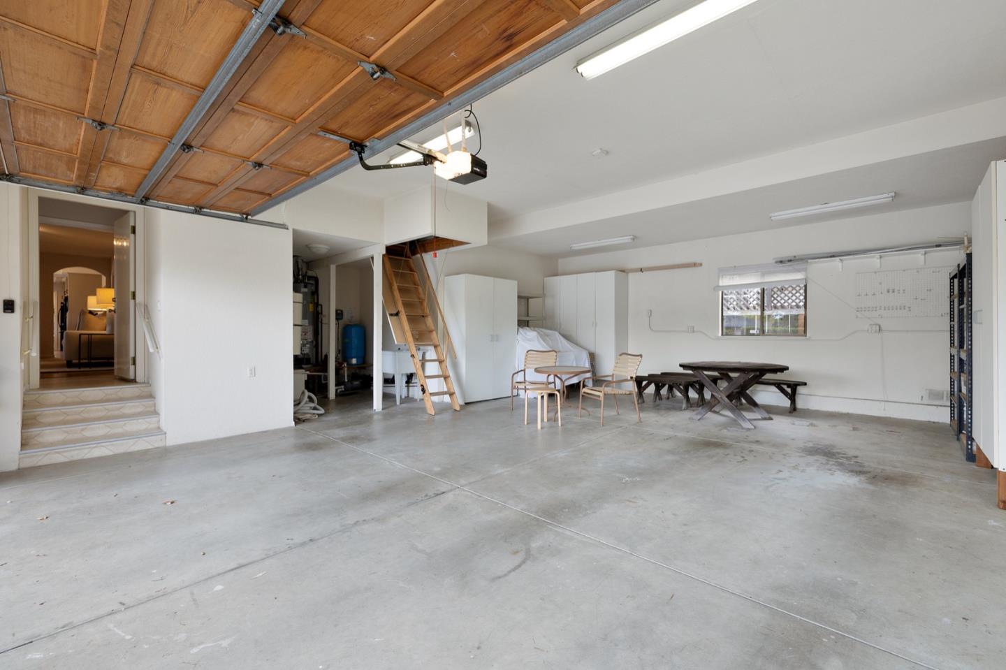 550 Sapphire ST