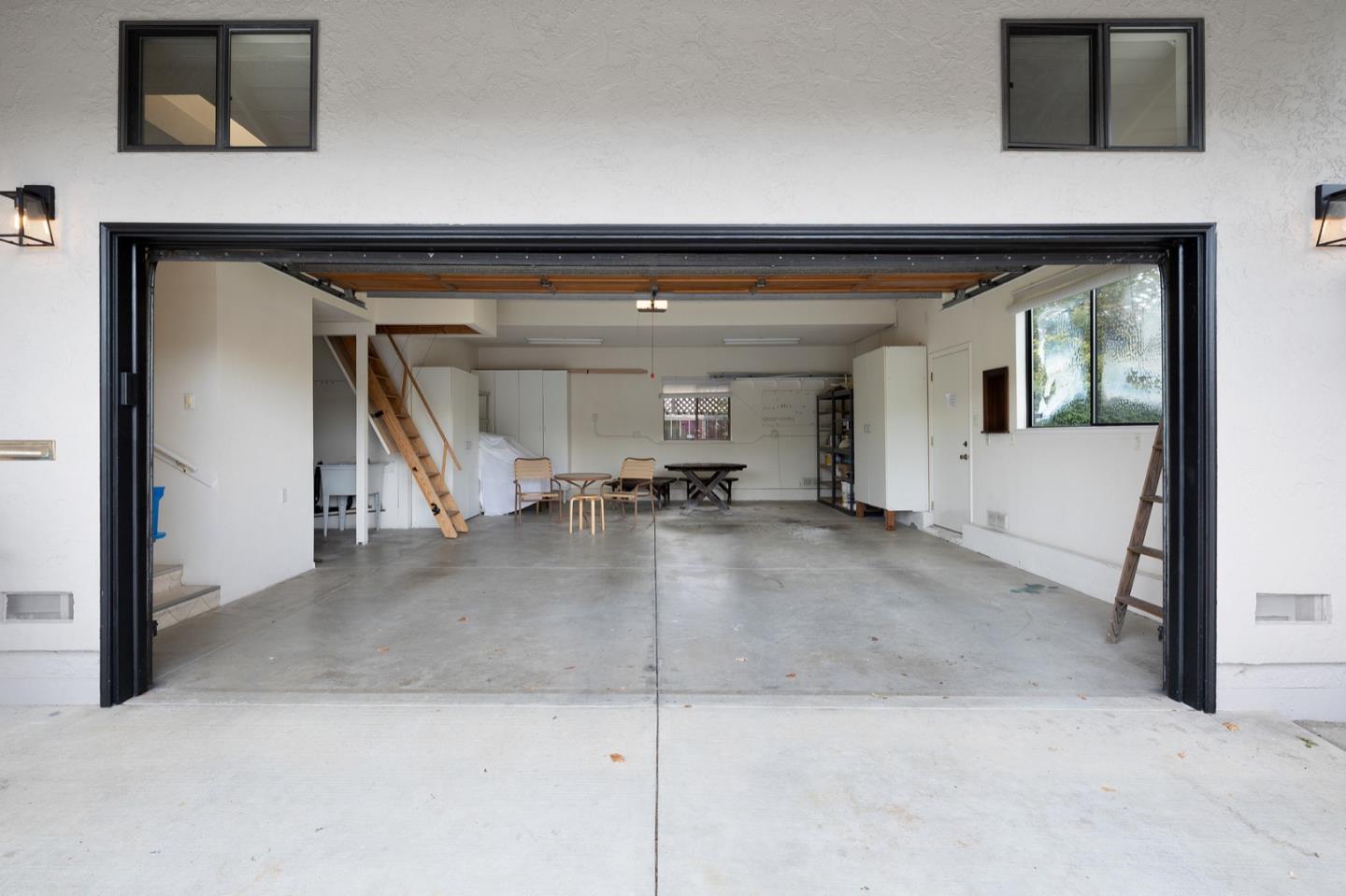 550 Sapphire ST