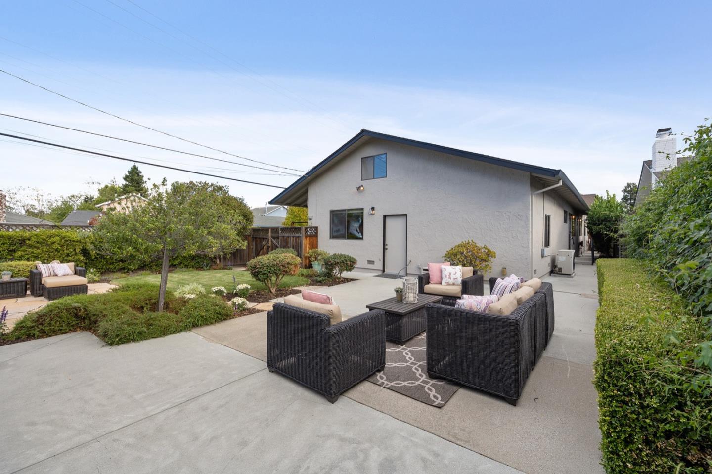 550 Sapphire ST